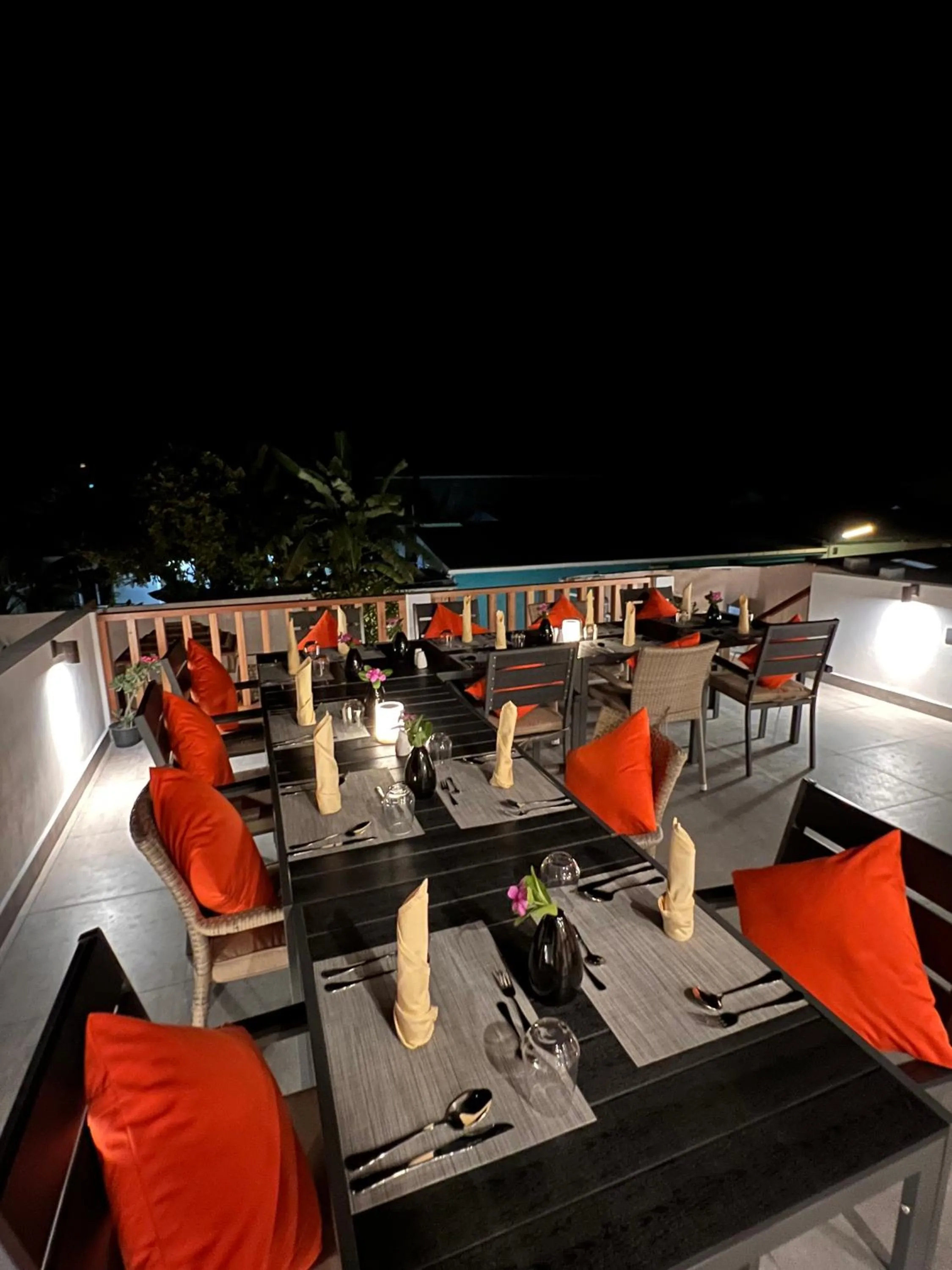 Restaurant/places to eat in Seaside Dhigurah