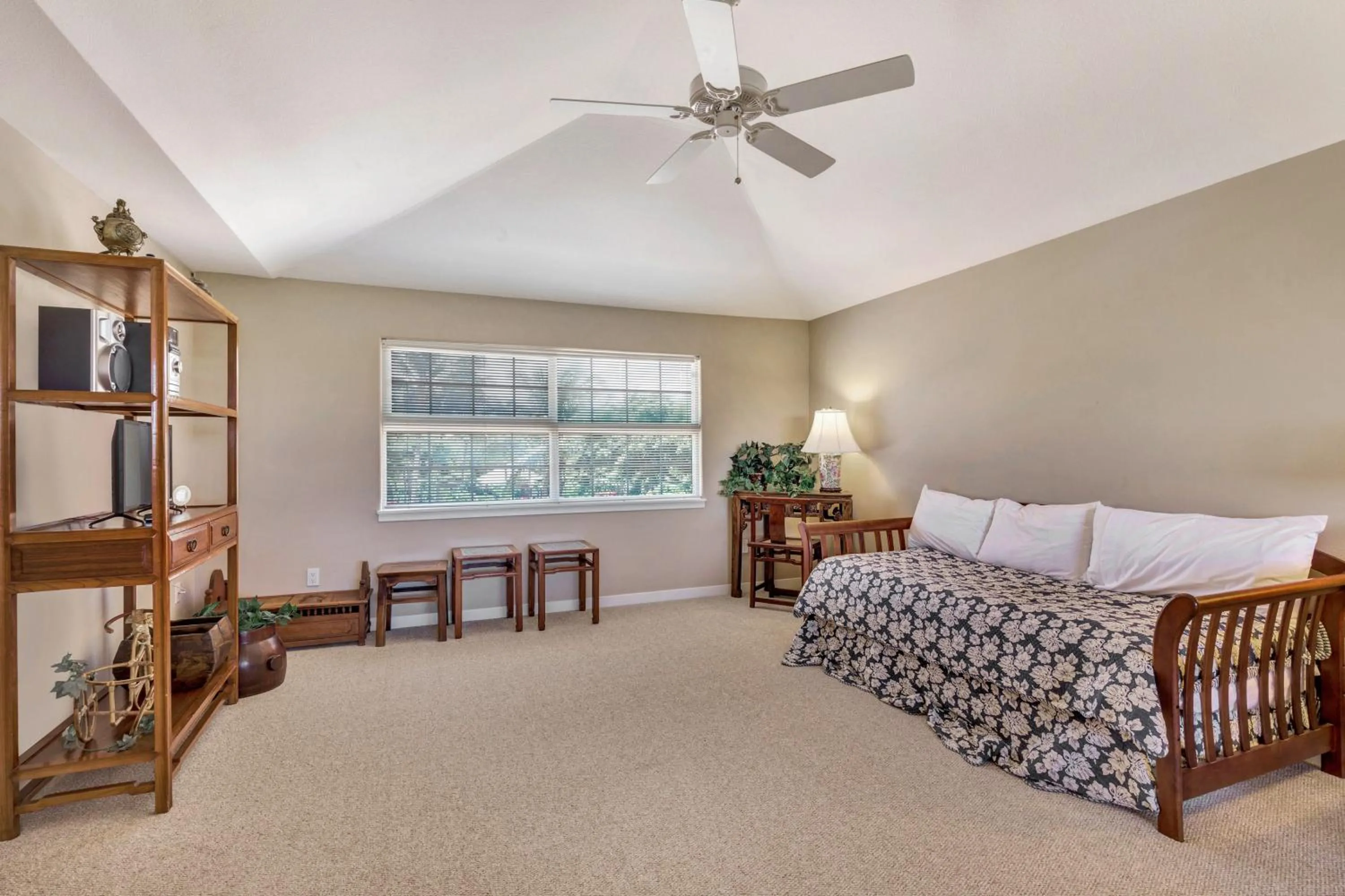 Bed in Palm Villas 2 Bed/2 Bath Loft #F22