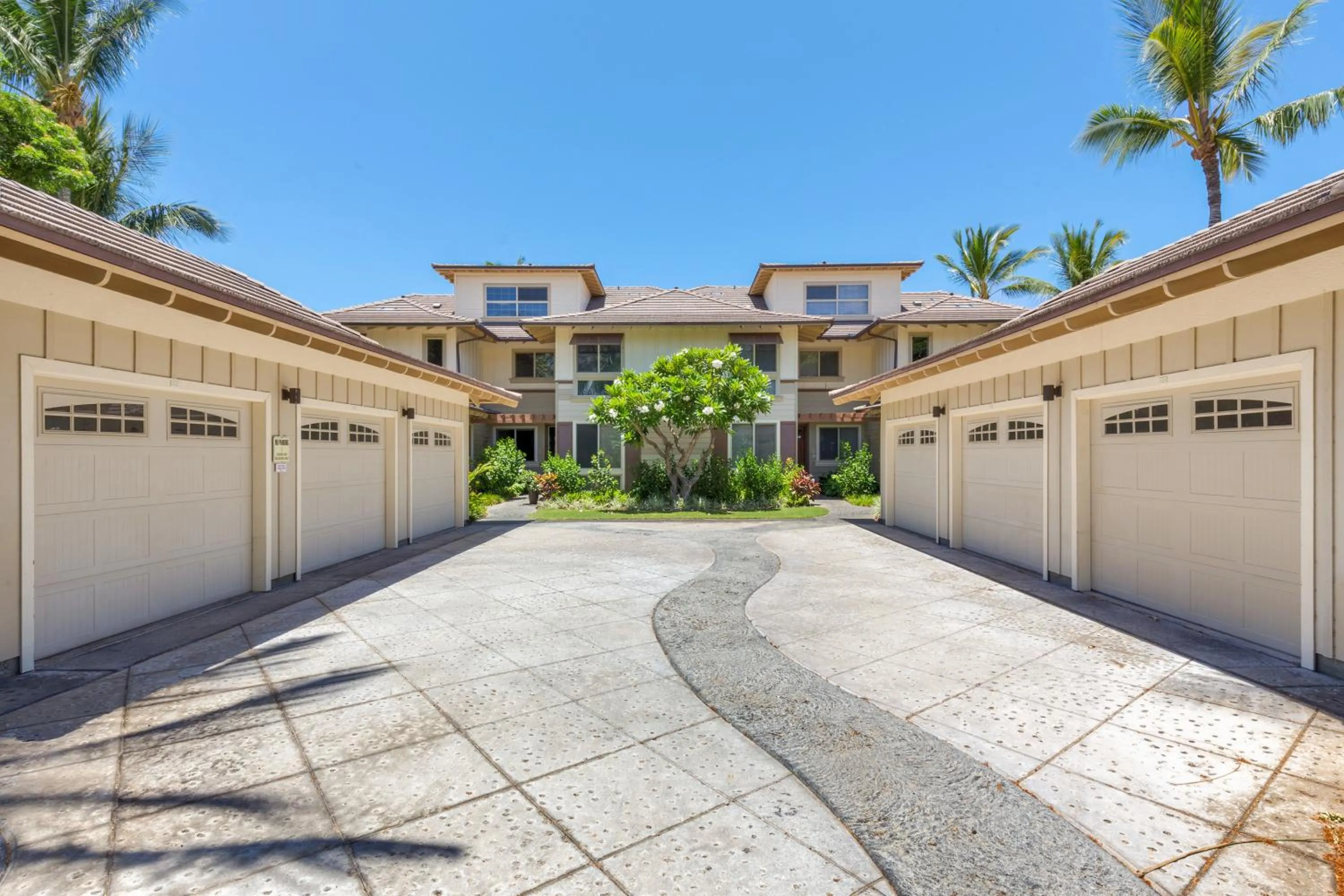 Property building in Palm Villas 2 Bed/2 Bath Loft #F22