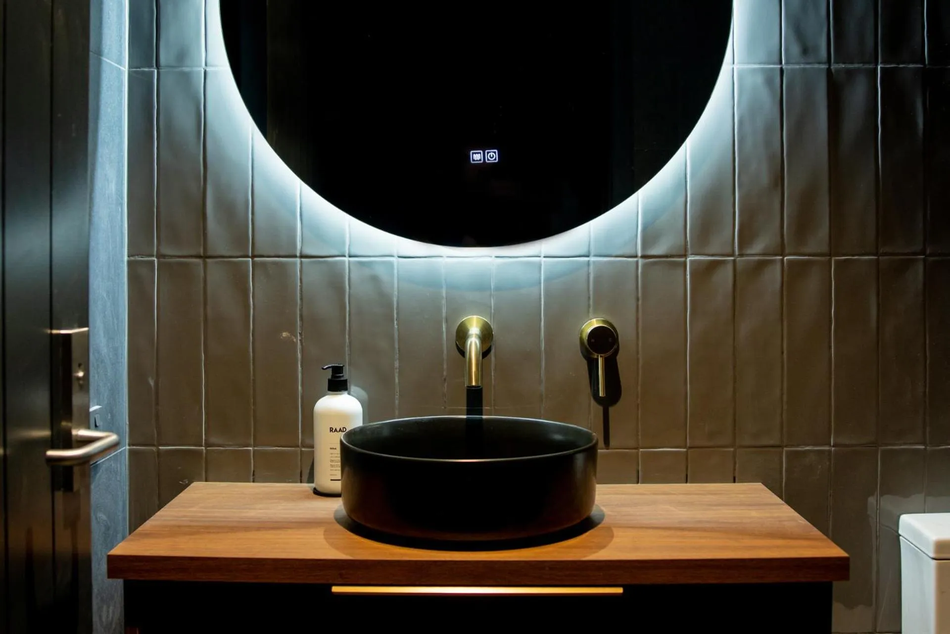 Bathroom in The Cobbler Hotel