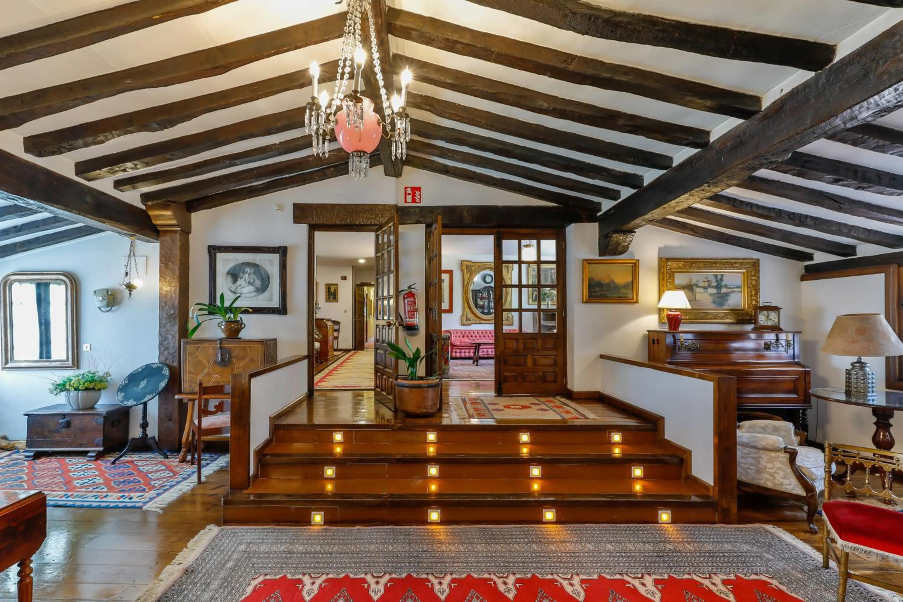 Seating area in Hotel Santillana