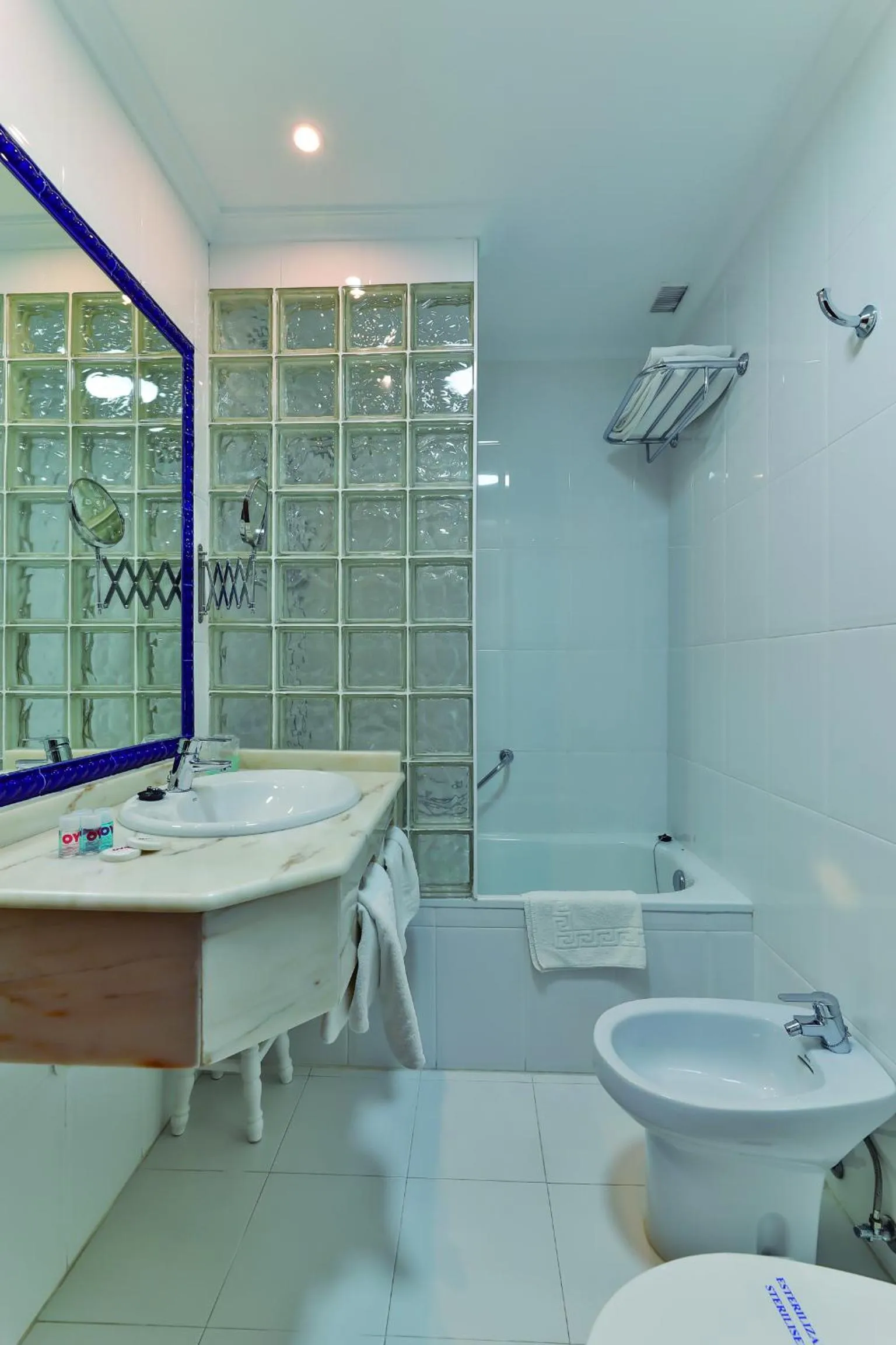 Bathroom in Hotel Santillana