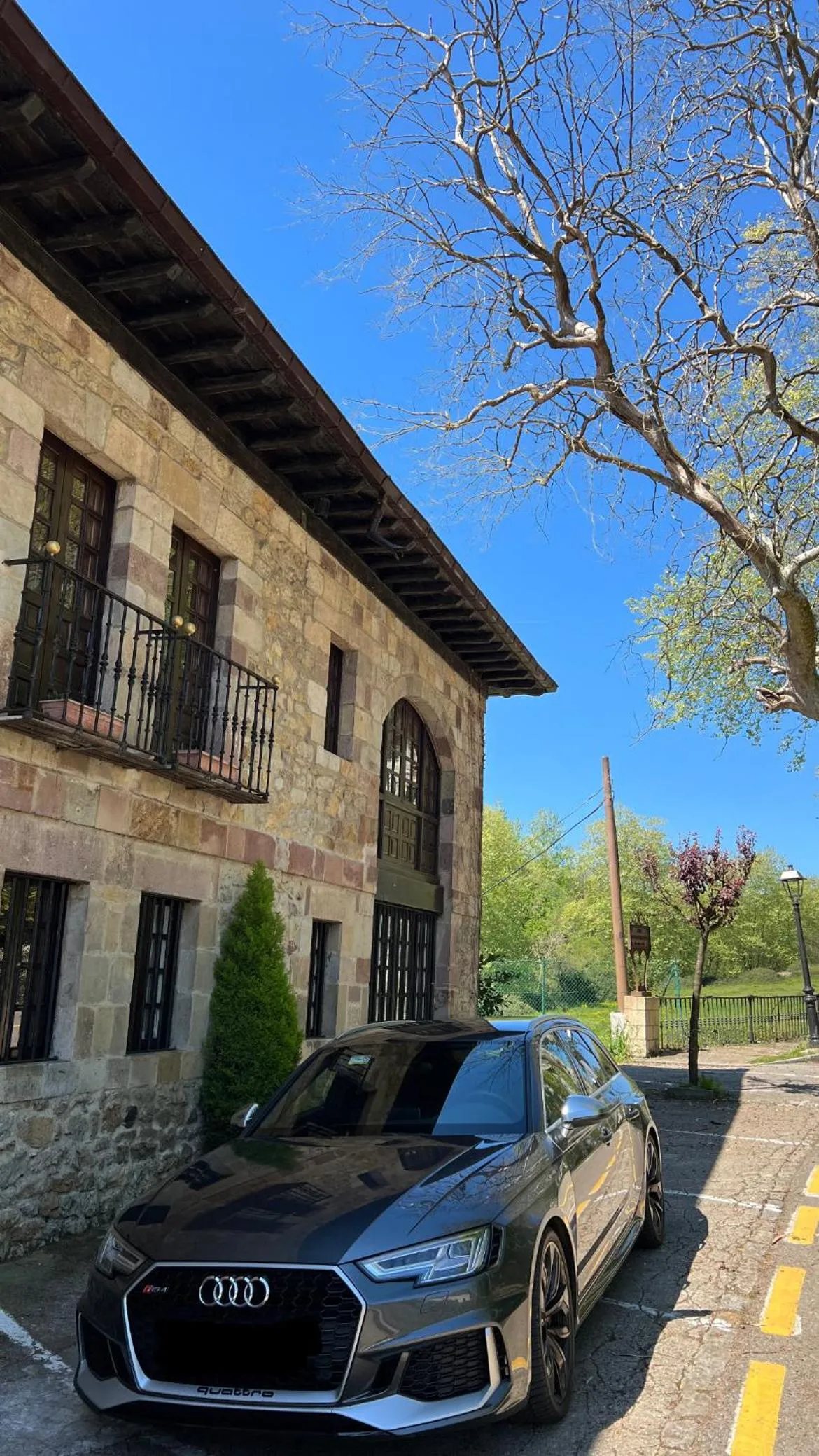 Parking in Hotel Santillana