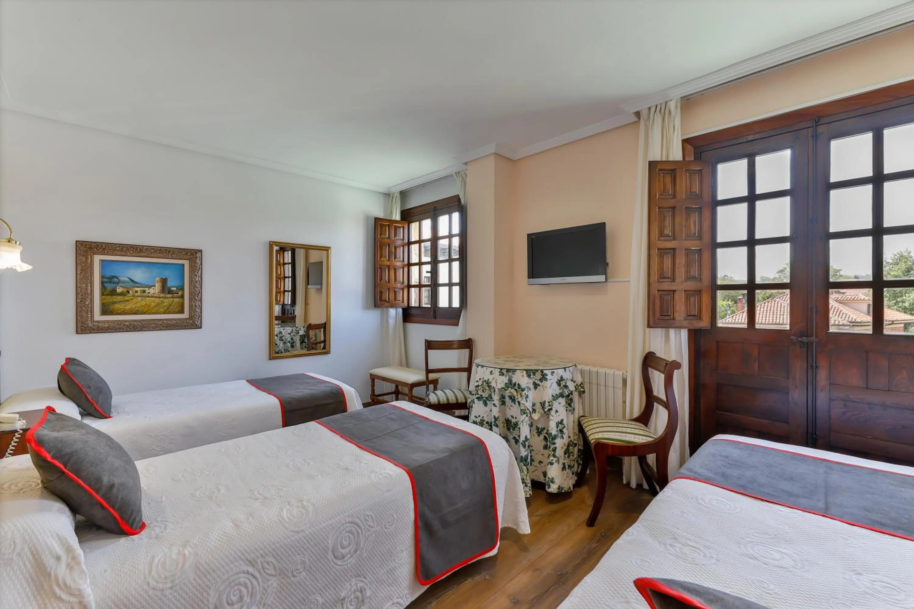 Bedroom in Hotel Santillana