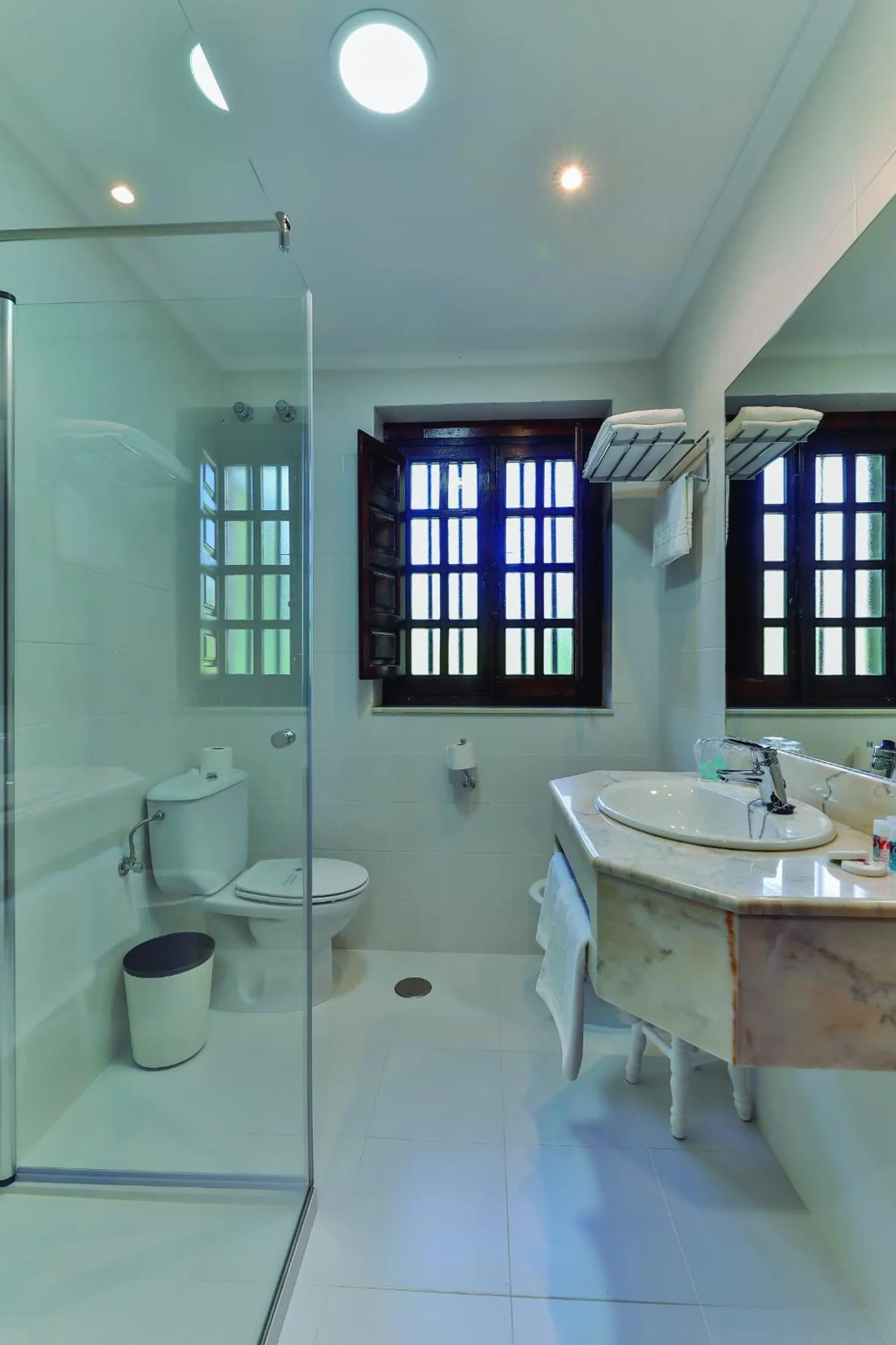 Bathroom in Hotel Santillana