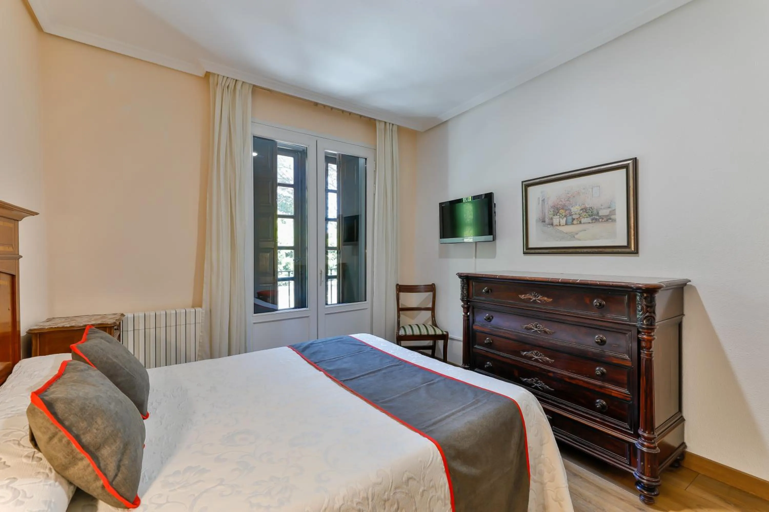 Bedroom in Hotel Santillana