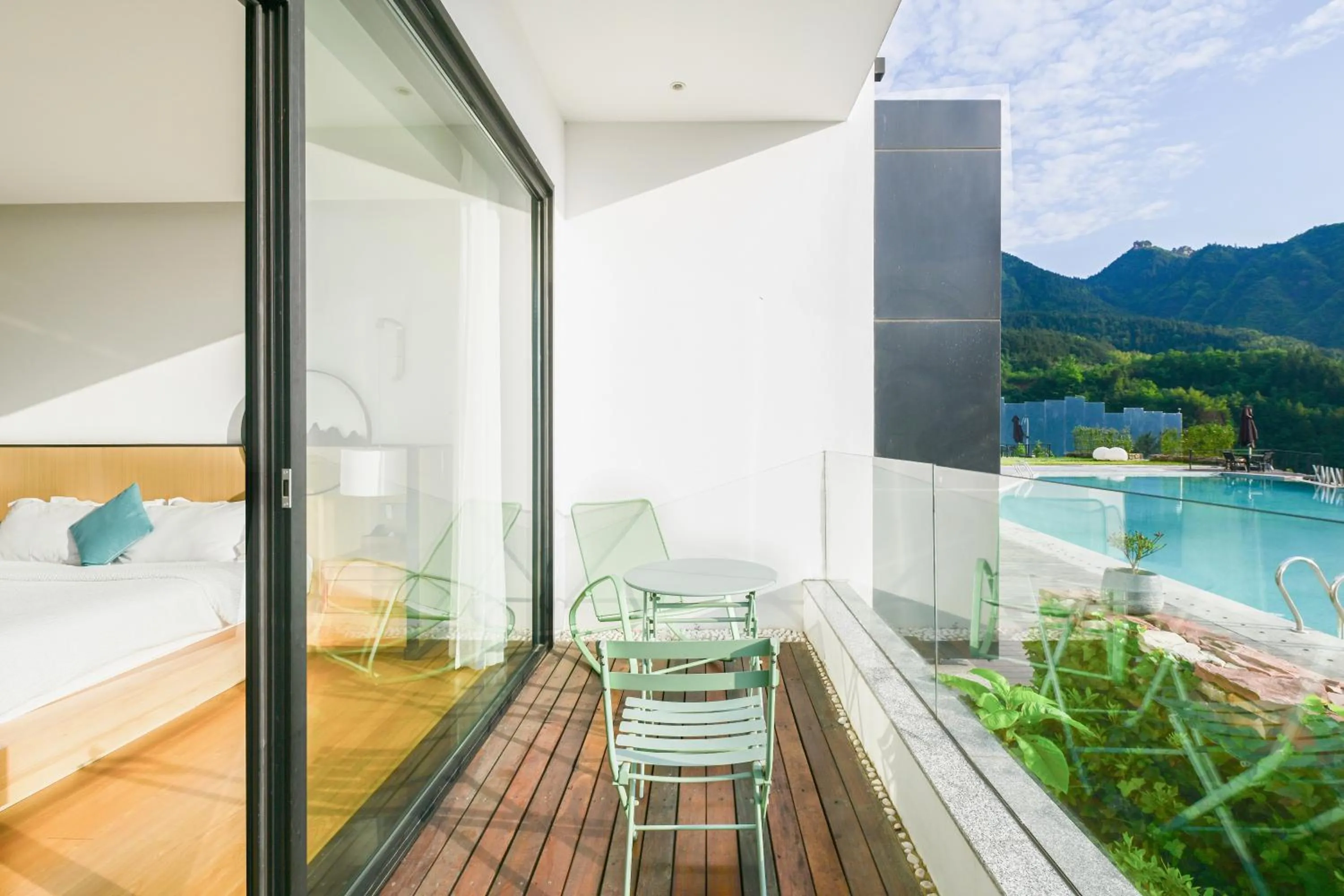 Day in XMAN Sunrise Peaks Resort