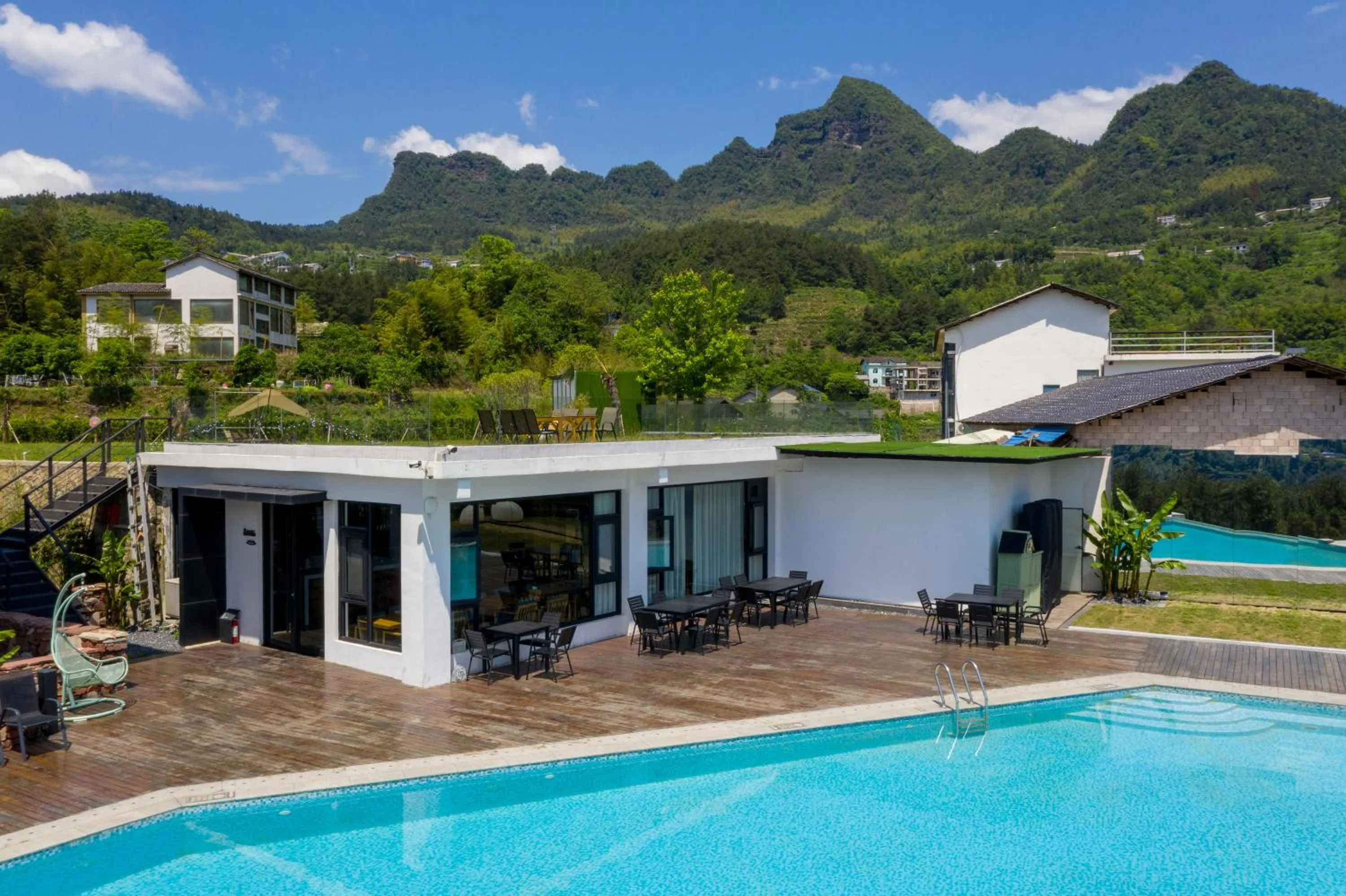 Restaurant/places to eat in XMAN Sunrise Peaks Resort