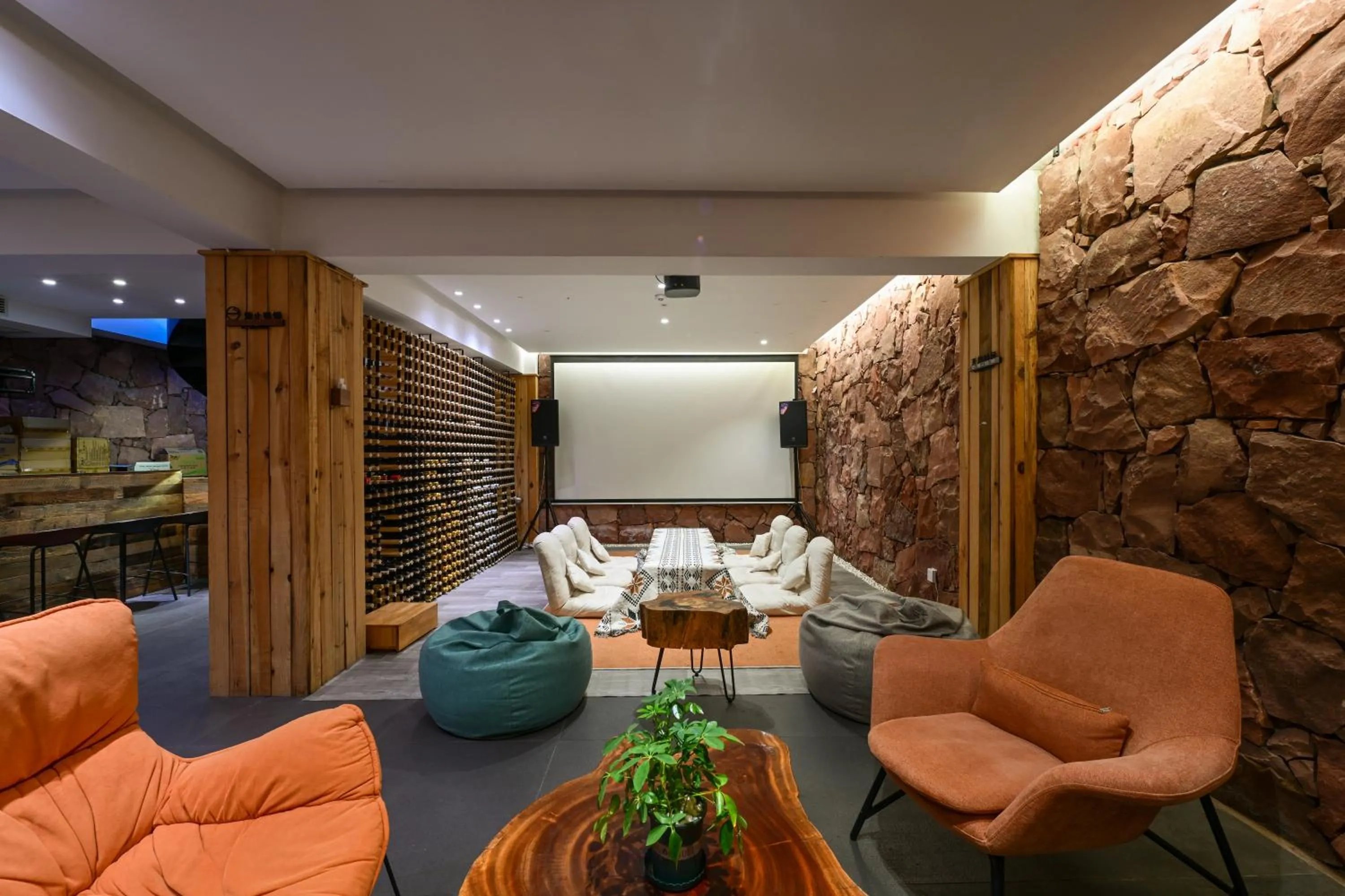 Communal lounge/ TV room in XMAN Sunrise Peaks Resort