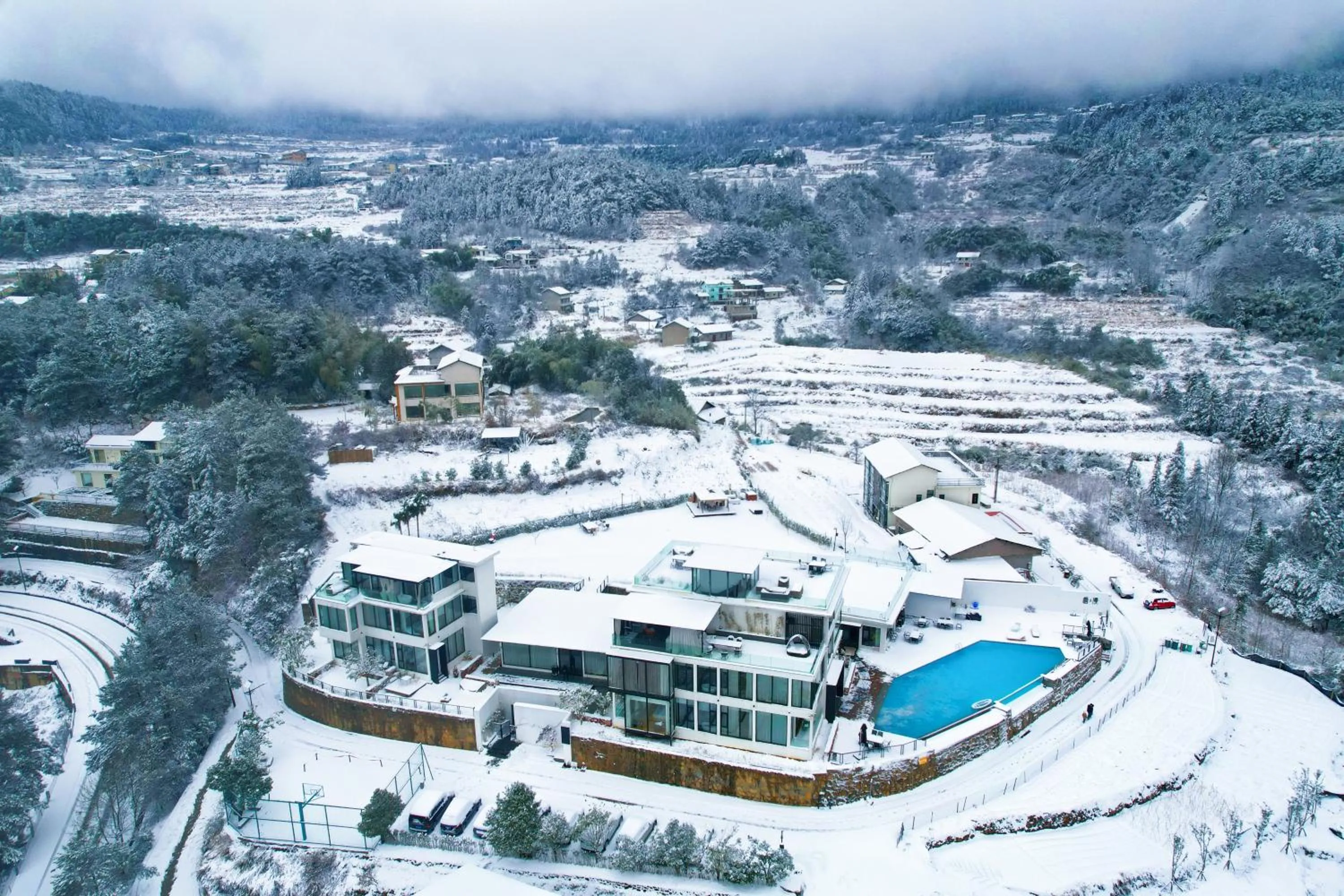 Property building in XMAN Sunrise Peaks Resort