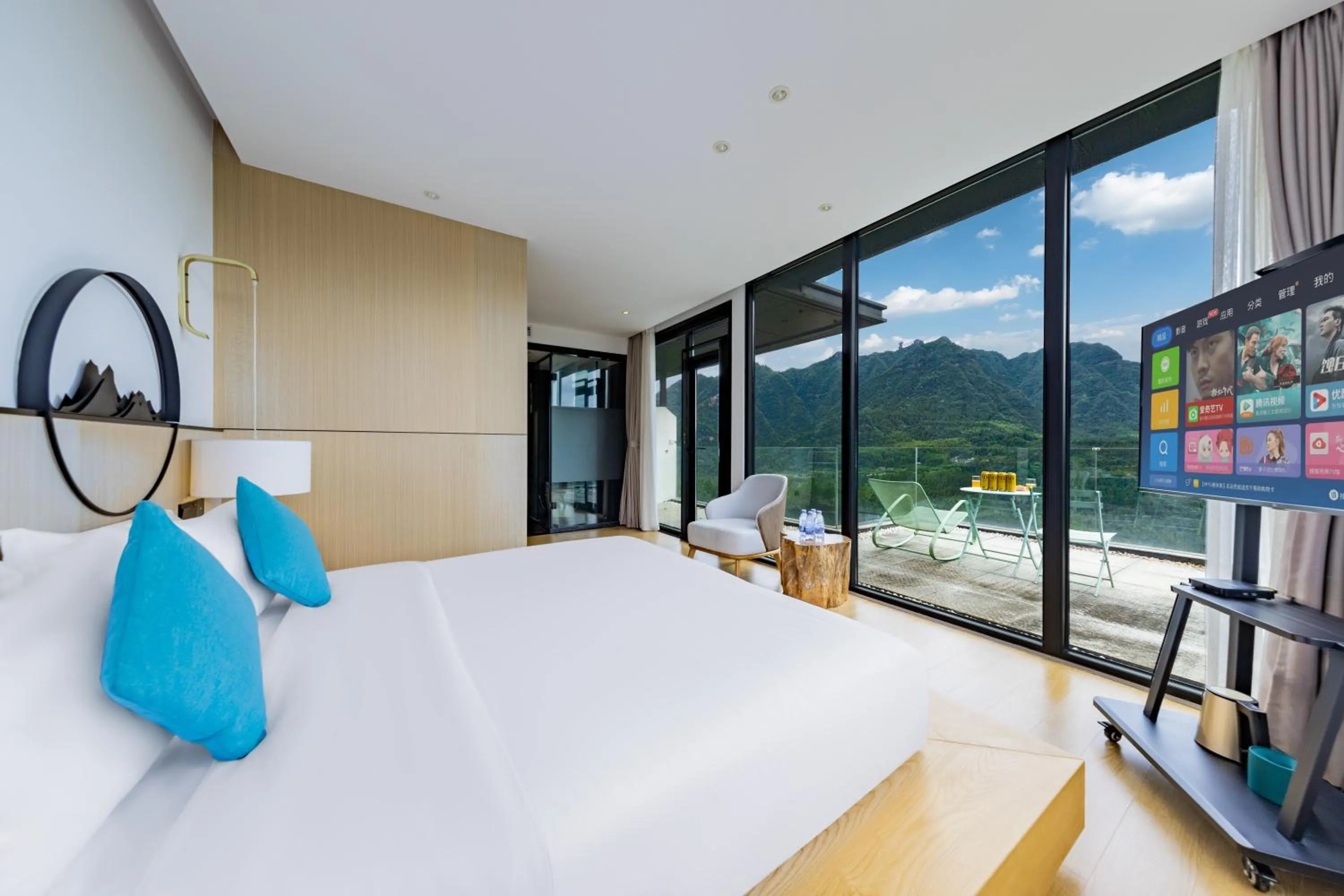 View (from property/room), Bed in XMAN Sunrise Peaks Resort