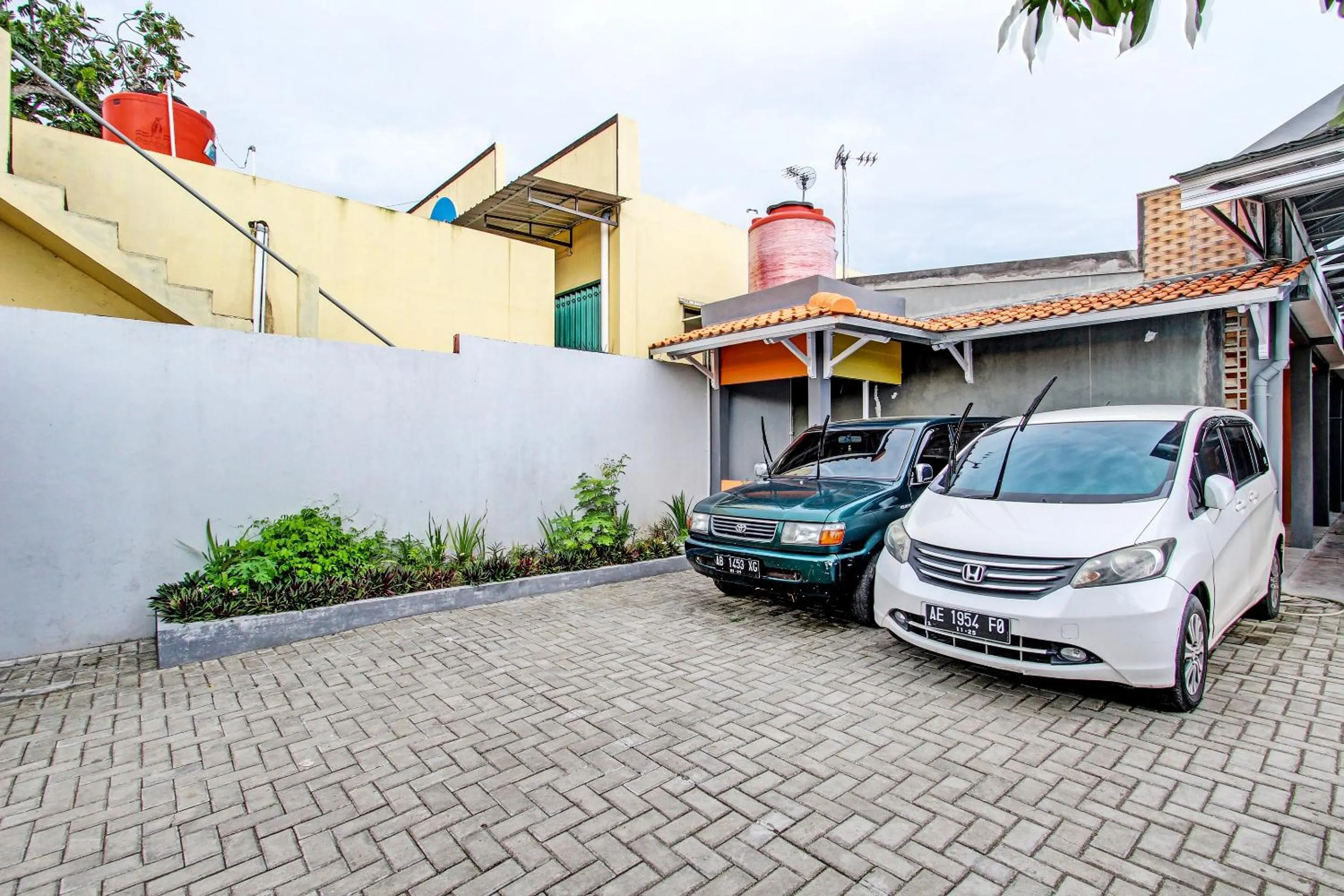 Parking in Hotel O Amole Paviliun Syariah