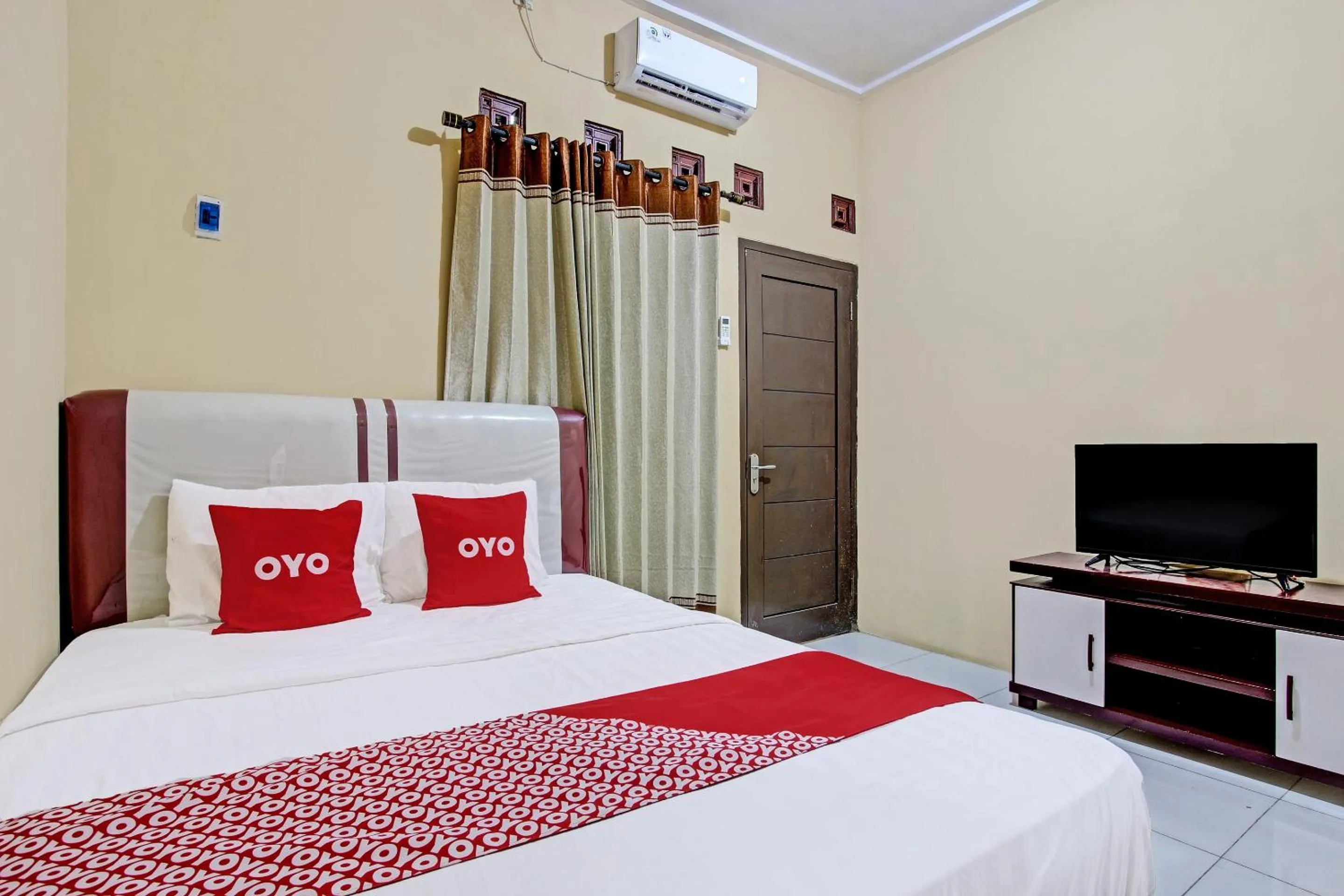 Bedroom, Bed in Hotel O Amole Paviliun Syariah