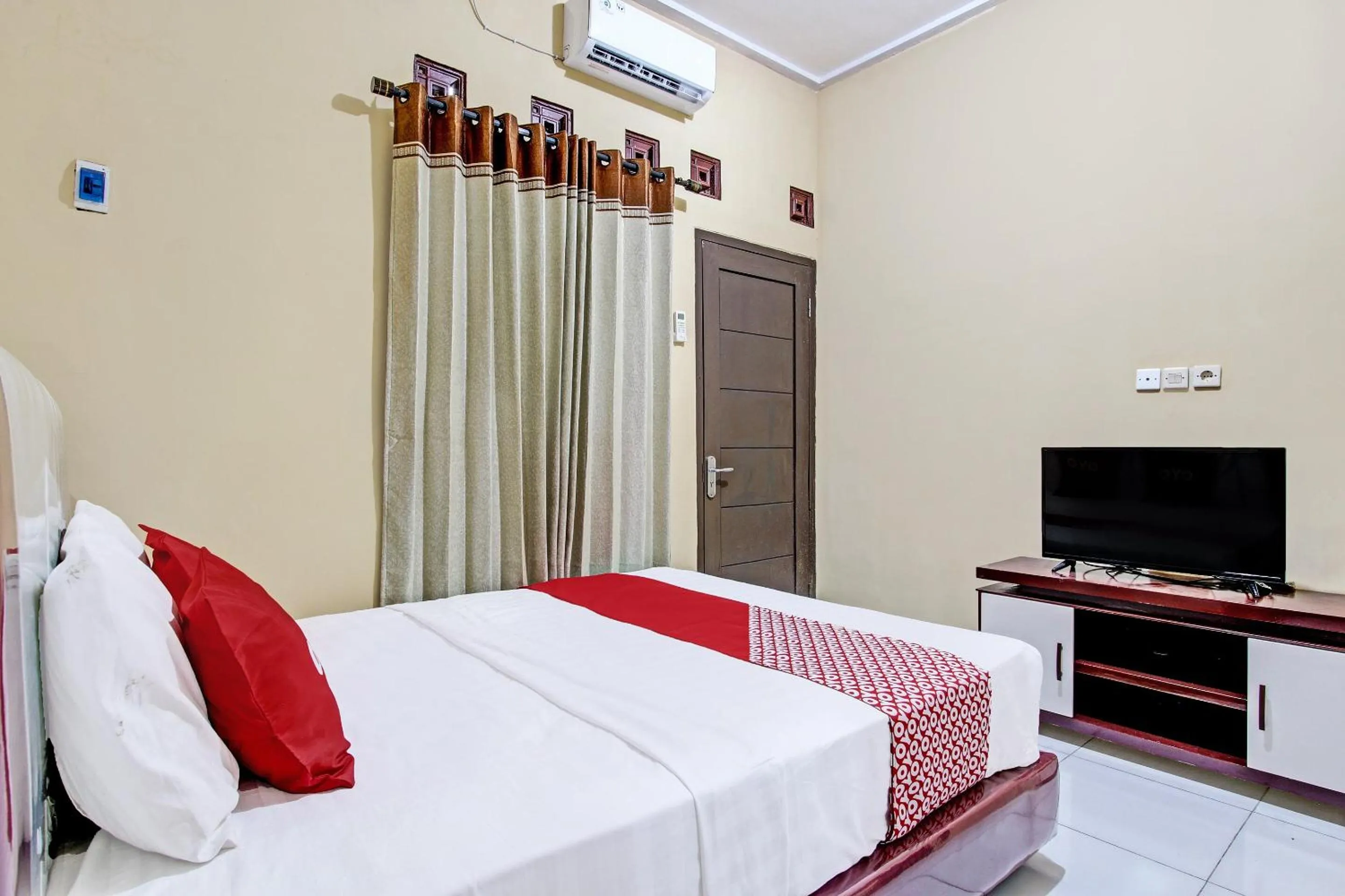 Bedroom, Bed in Hotel O Amole Paviliun Syariah