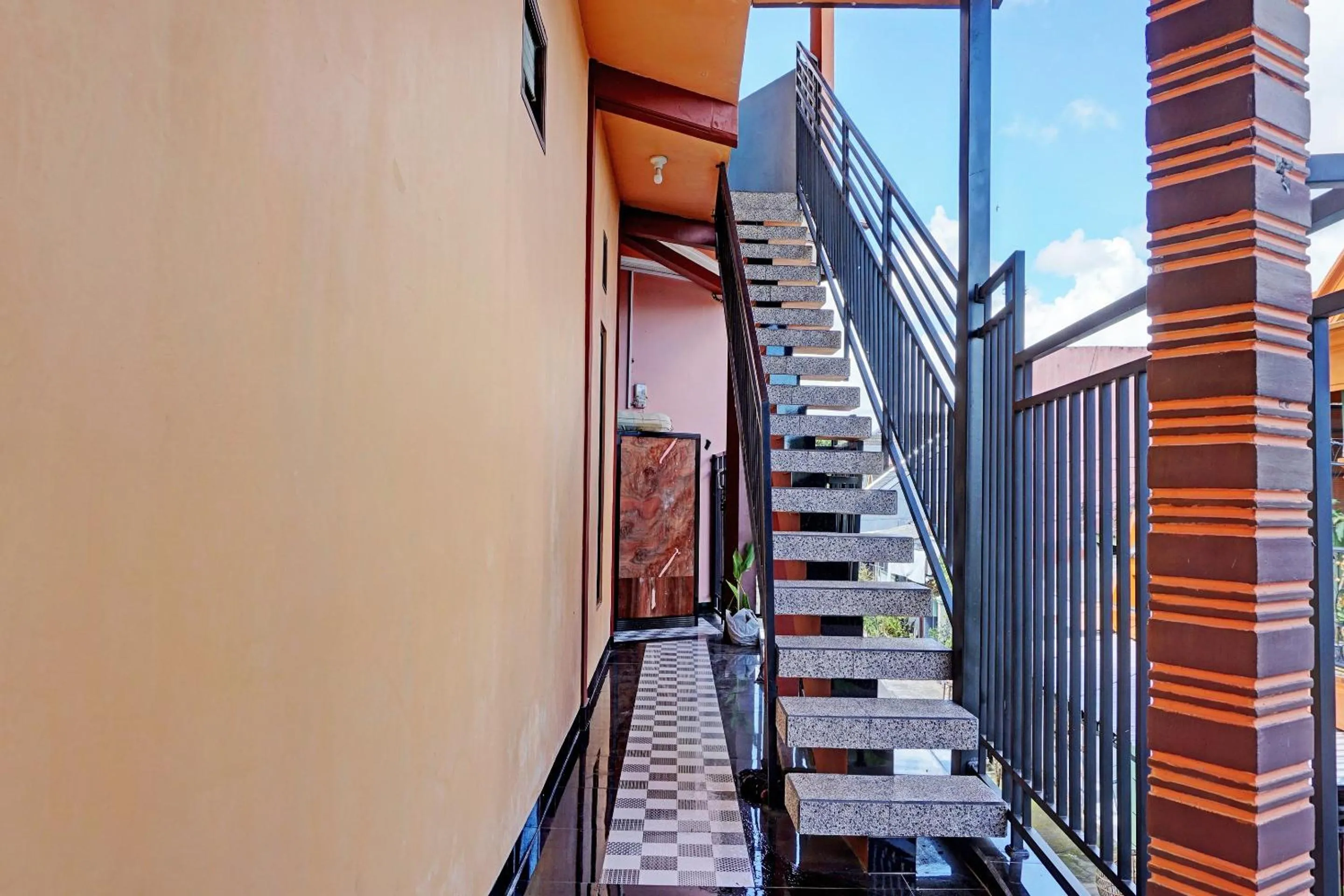 Lobby or reception in OYO Life 92353 Purnama Syariah Guest House