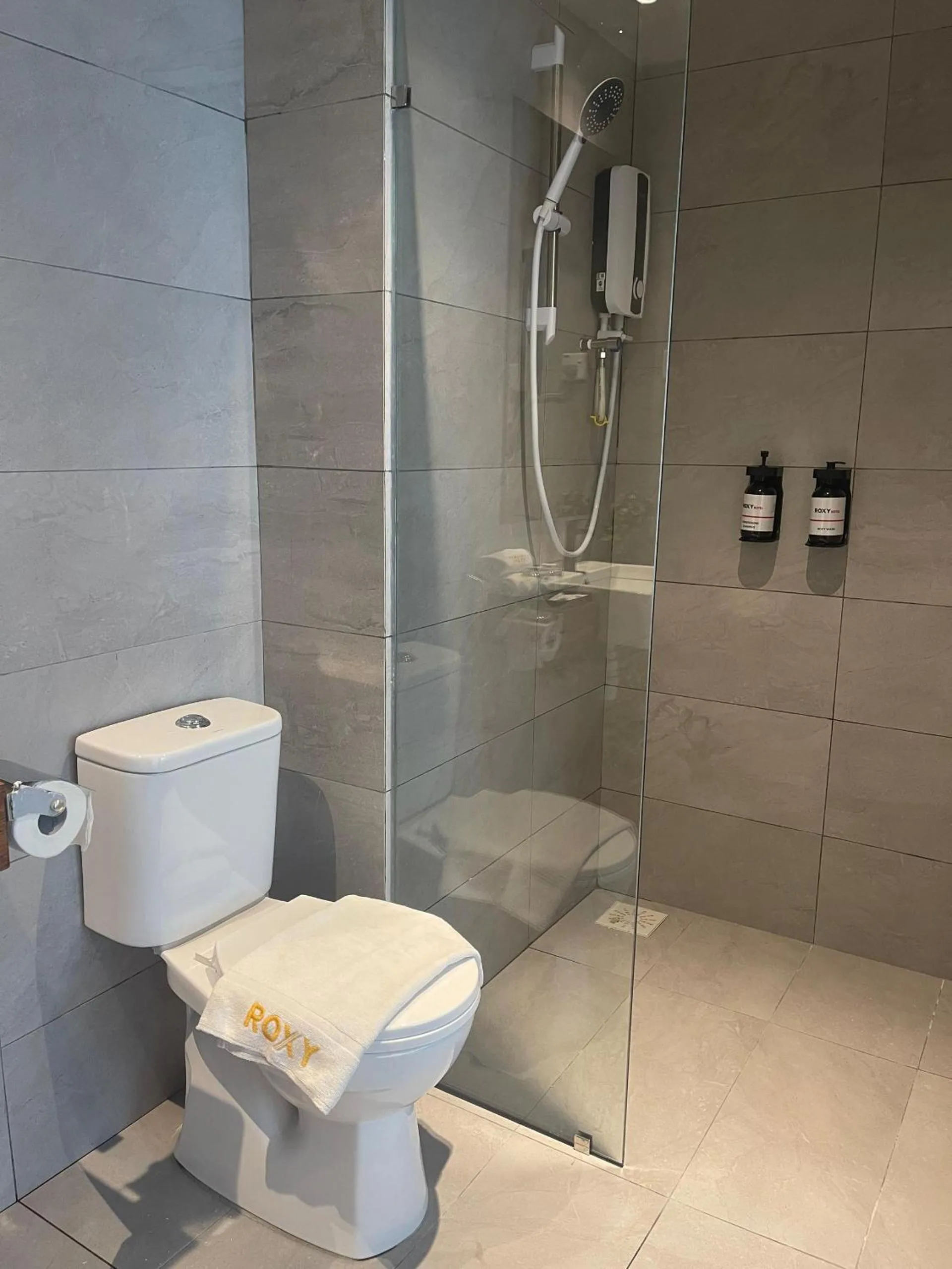 Shower in Roxy Hotel Aiman