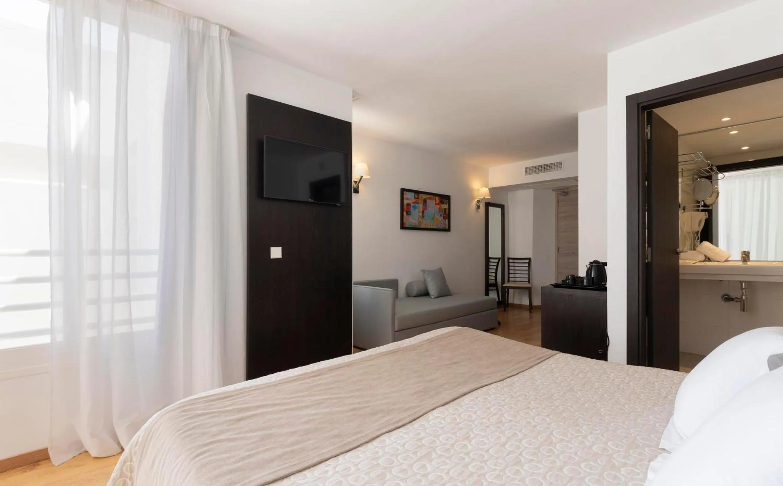 Property building, Bed in Hotel Palia Sa Coma Playa