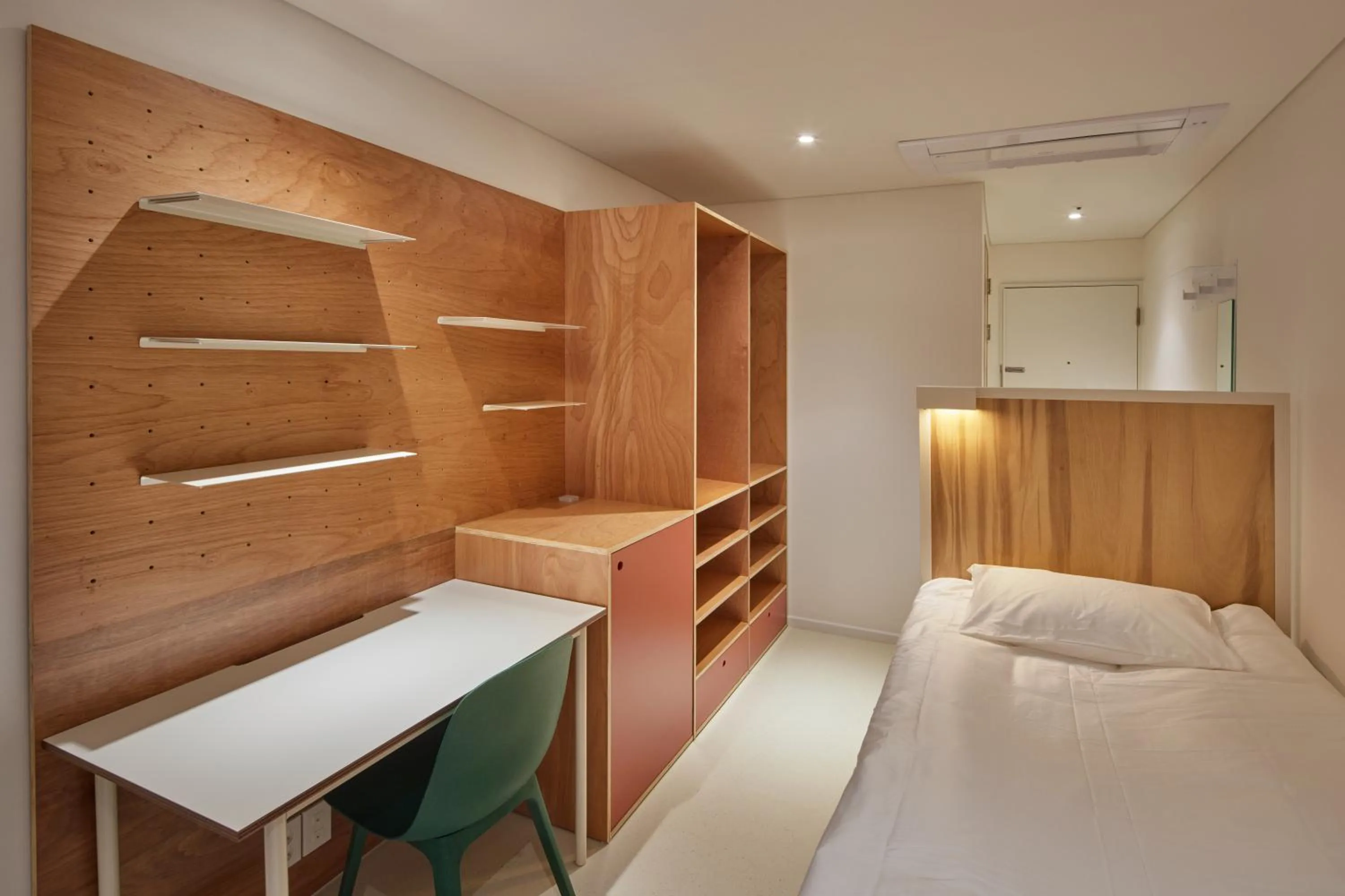 Photo of the whole room, Bed in Mangrove Sinseol