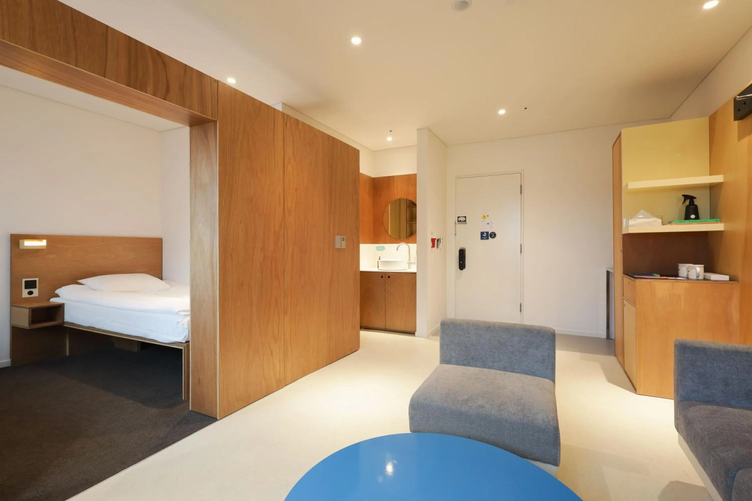 Photo of the whole room, Bed in Mangrove Sinseol