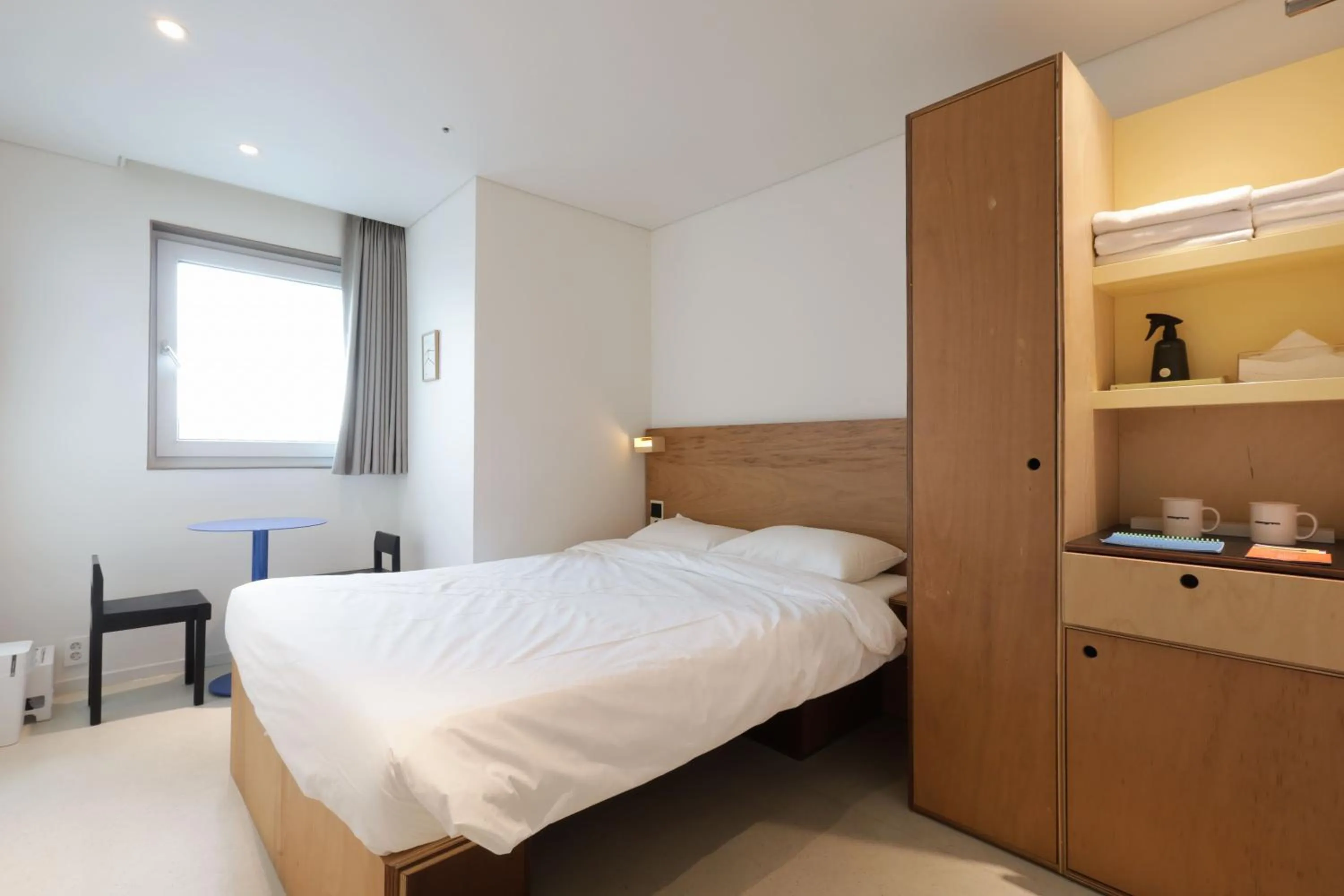 Photo of the whole room, Bed in Mangrove Sinseol