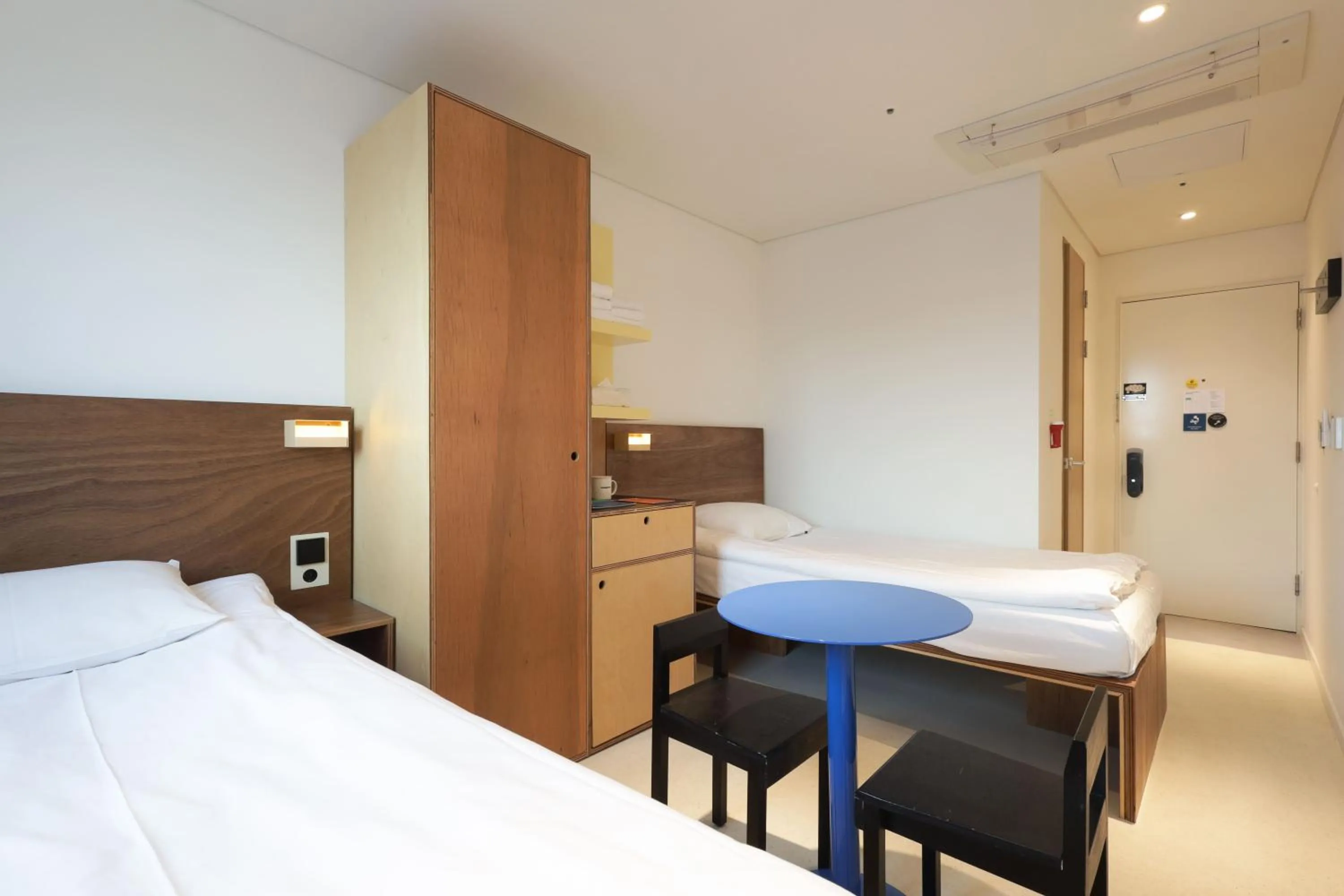 Photo of the whole room, Bed in Mangrove Sinseol