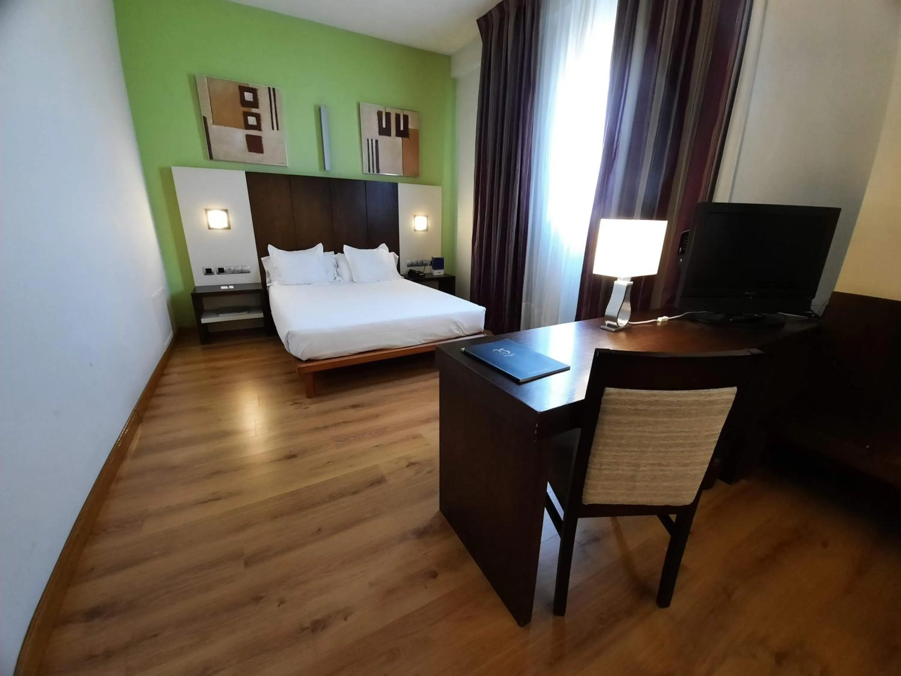 Photo of the whole room, Bed in Hotel La Boroña