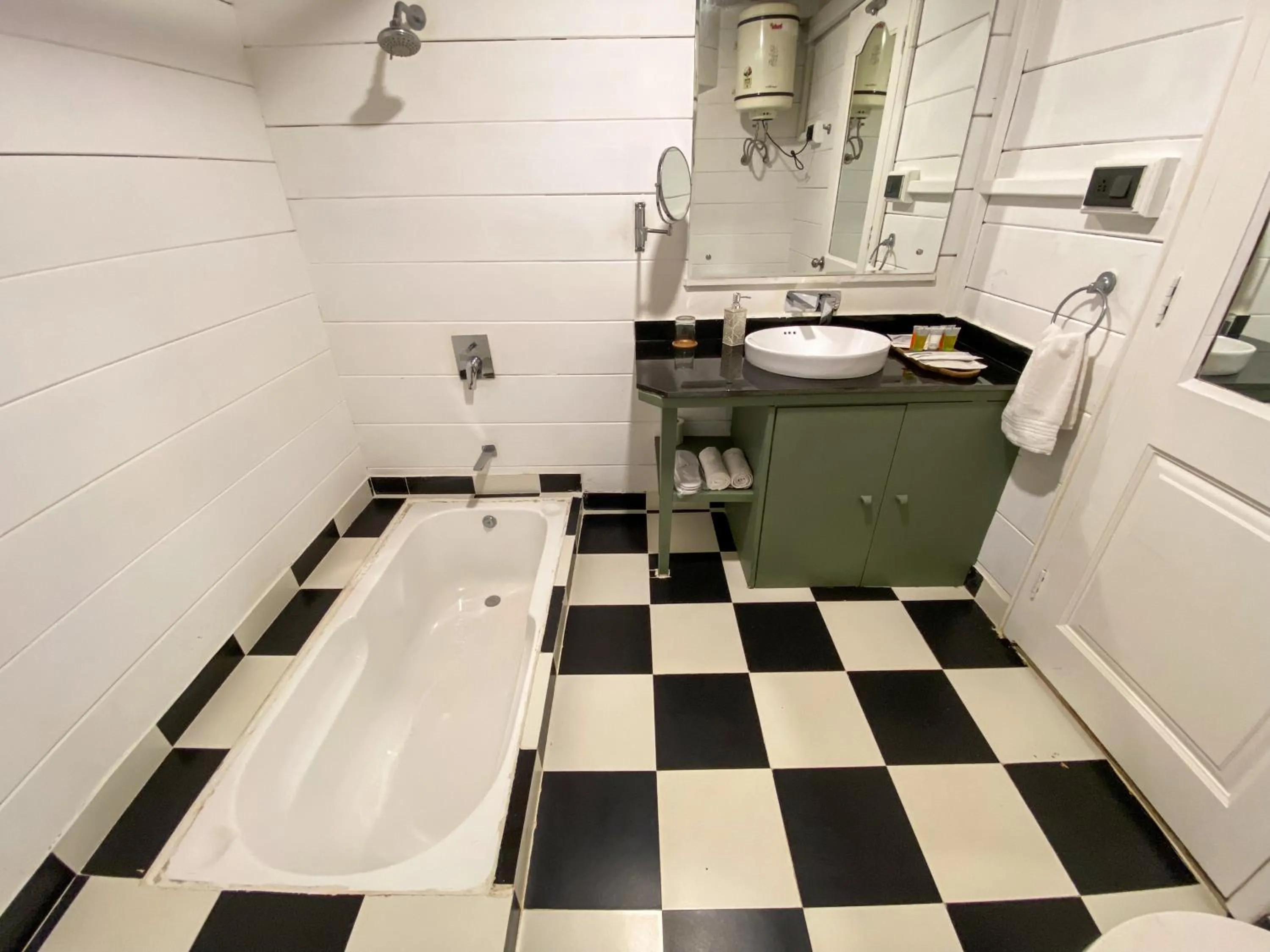 Shower in Habitus Resort