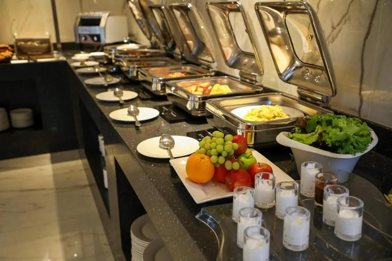 Buffet breakfast in E Hotel