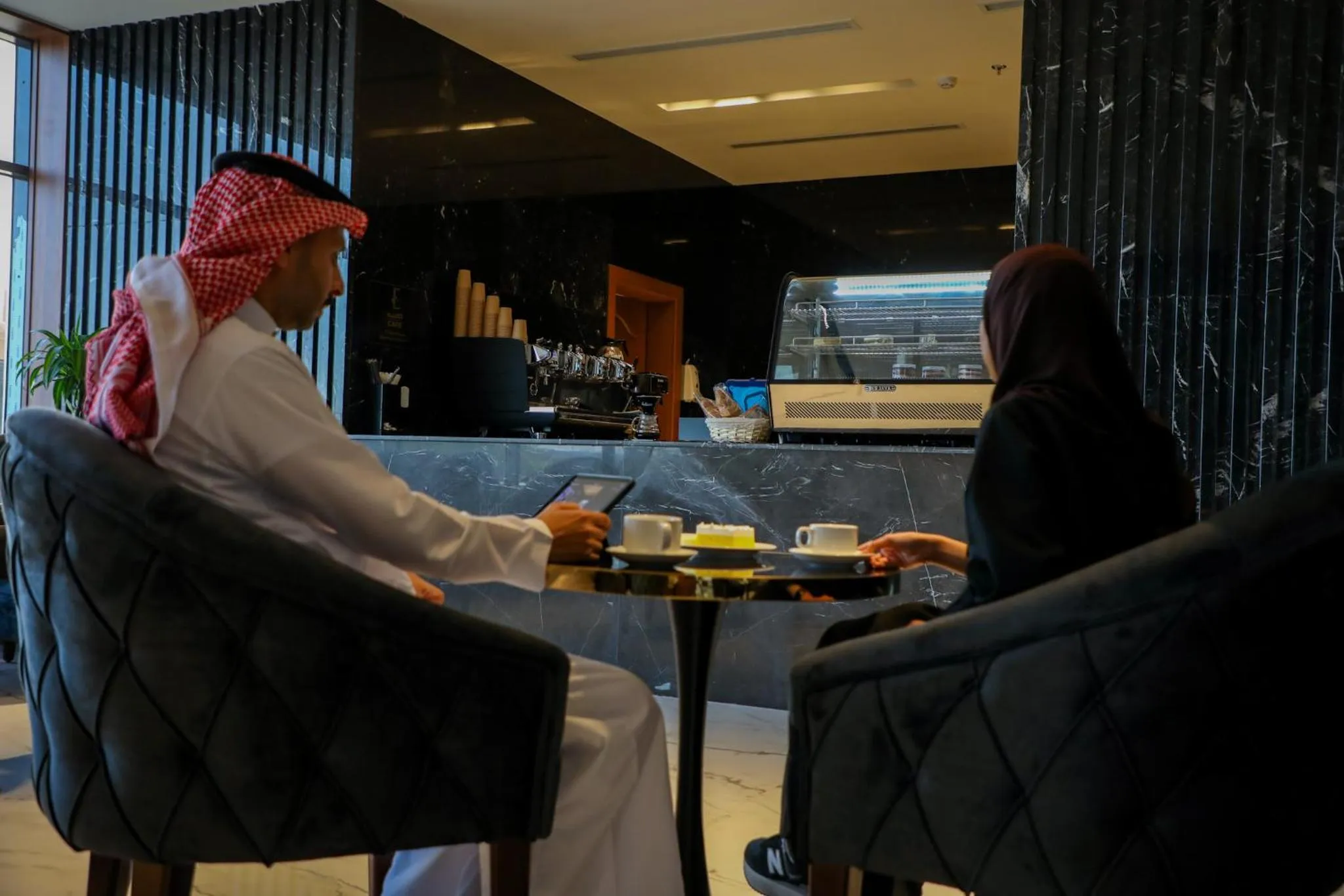 Coffee/tea facilities in E Hotel