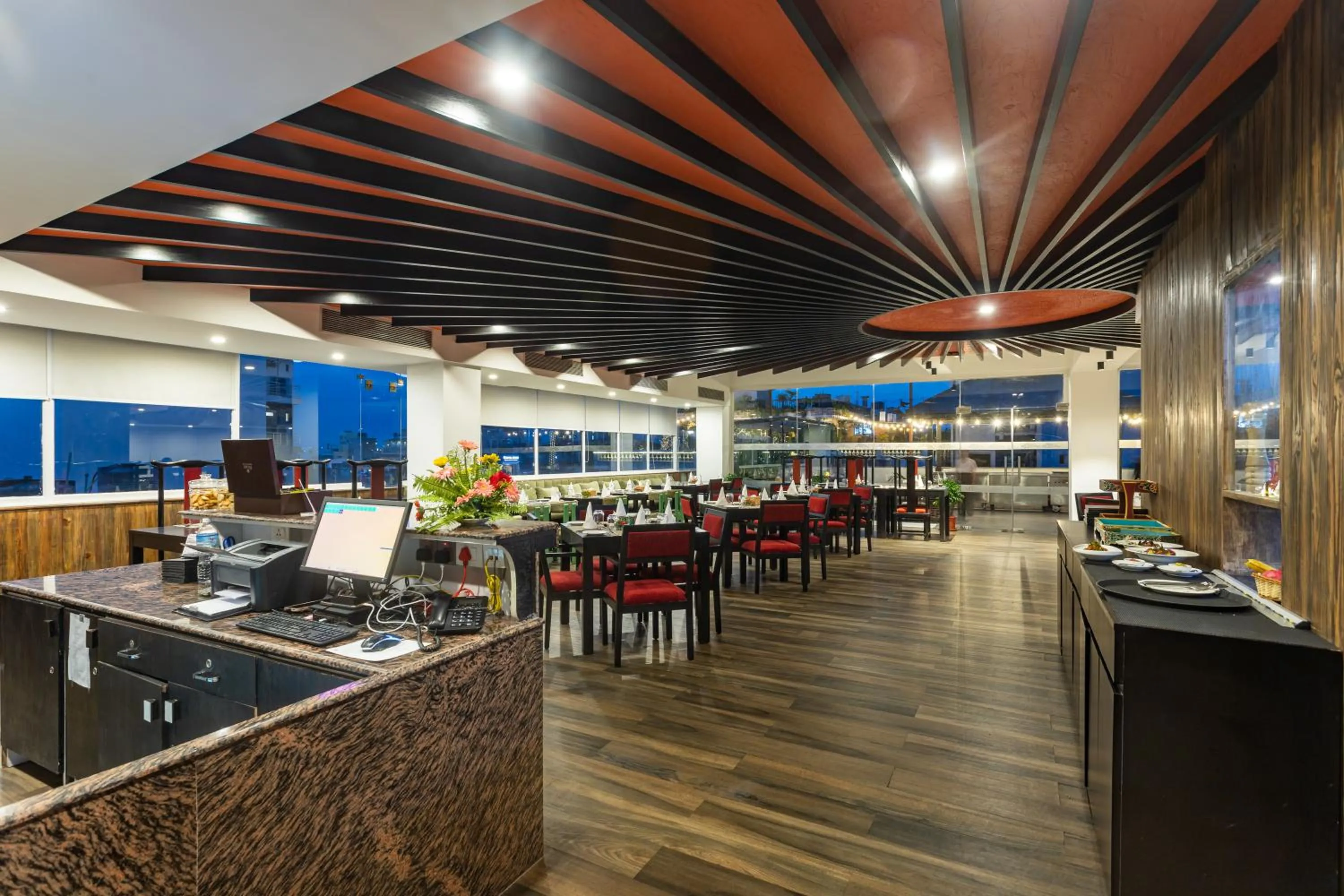 Restaurant/places to eat in Hotel Lo Mustang