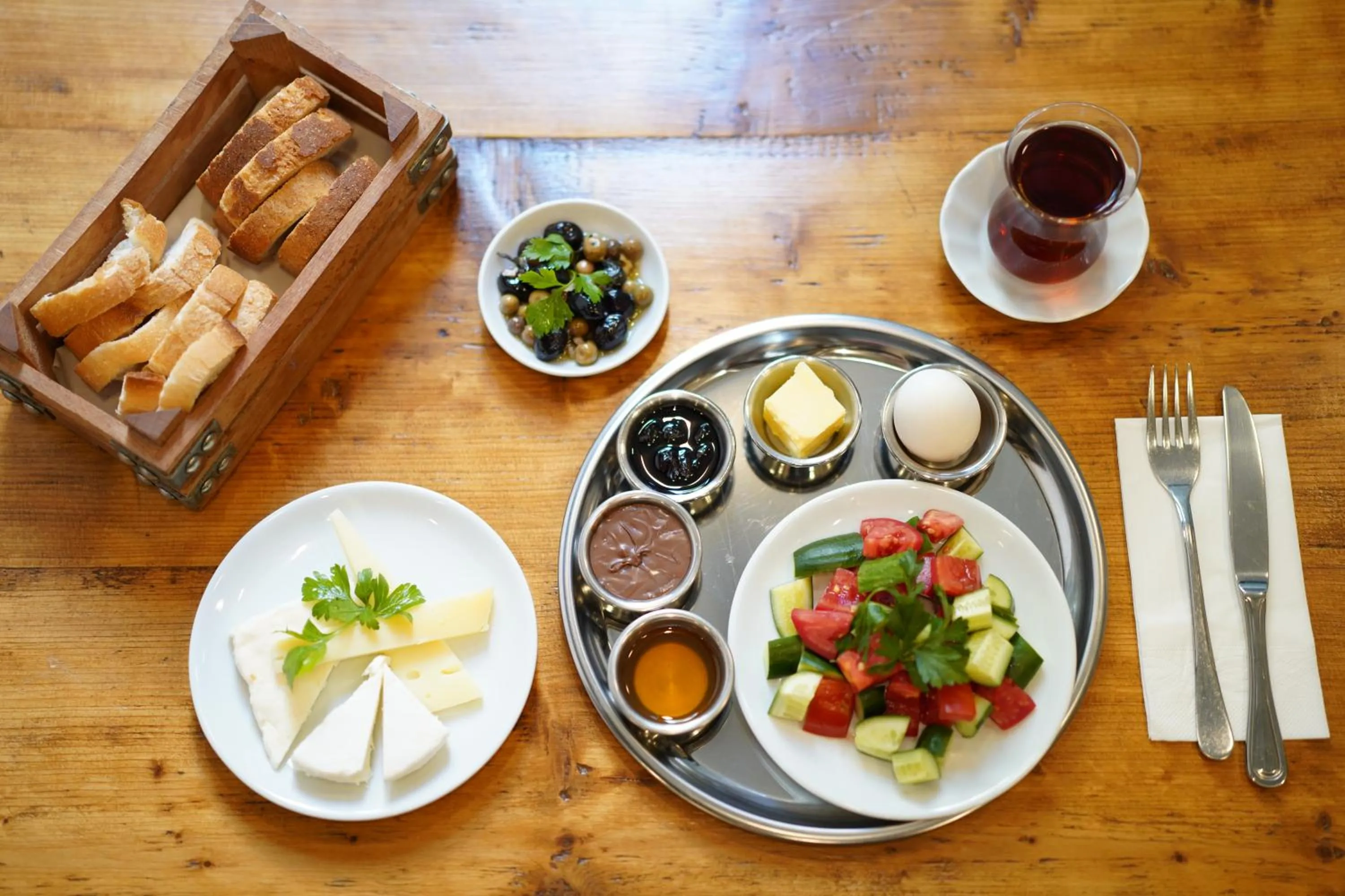 Food and drinks in Monev Suites Hotel