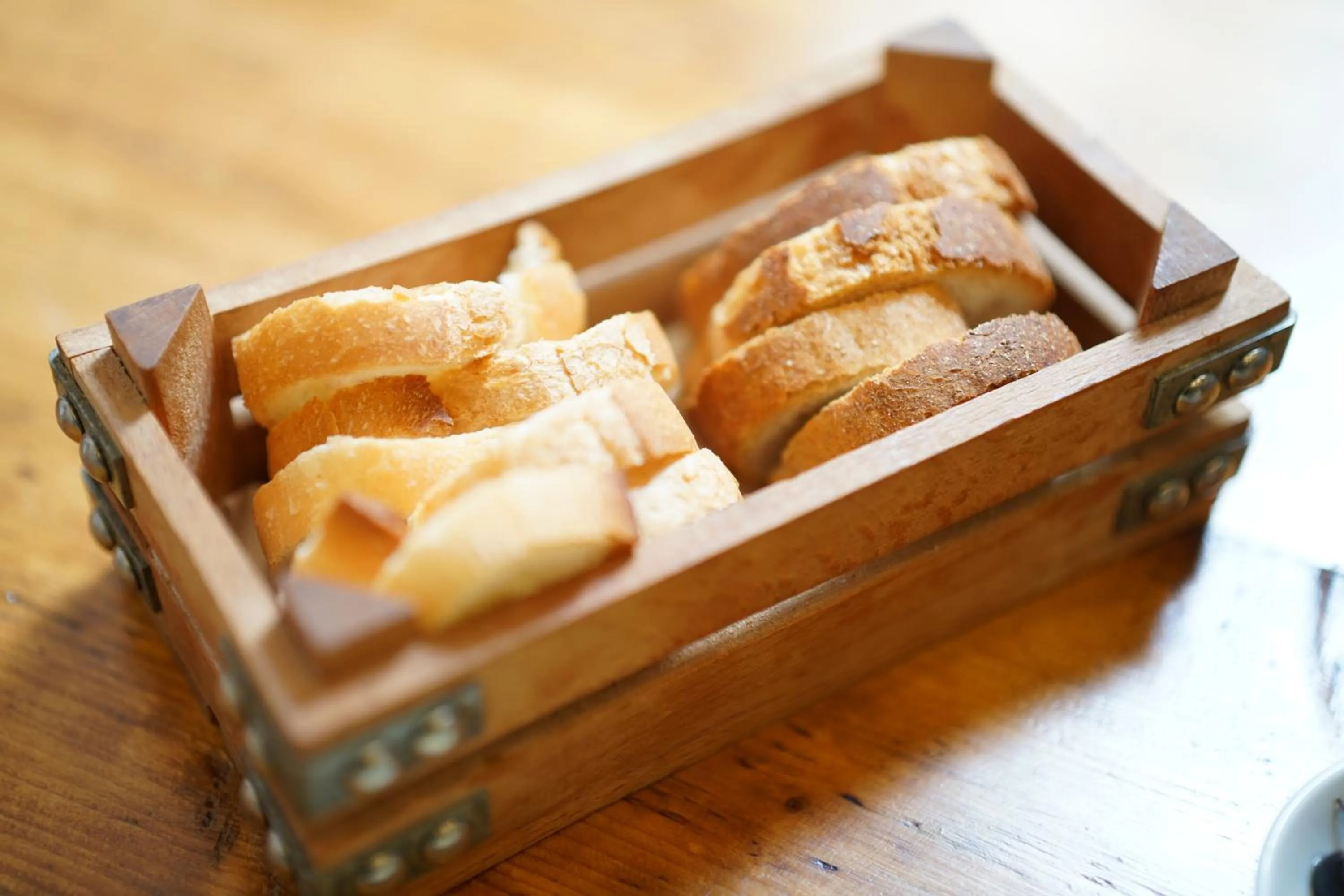 Food and drinks in Monev Suites Hotel