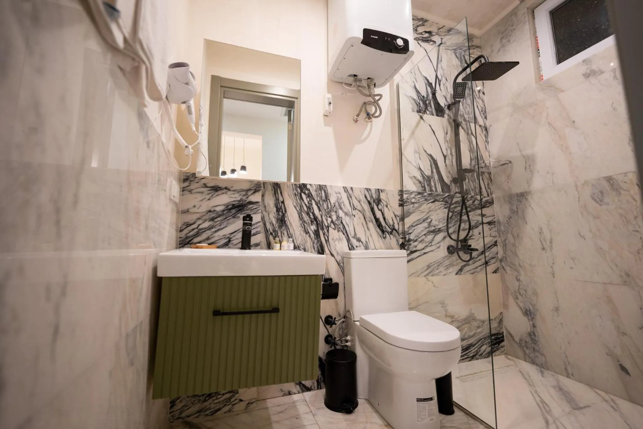 Shower in Monev Suites Hotel