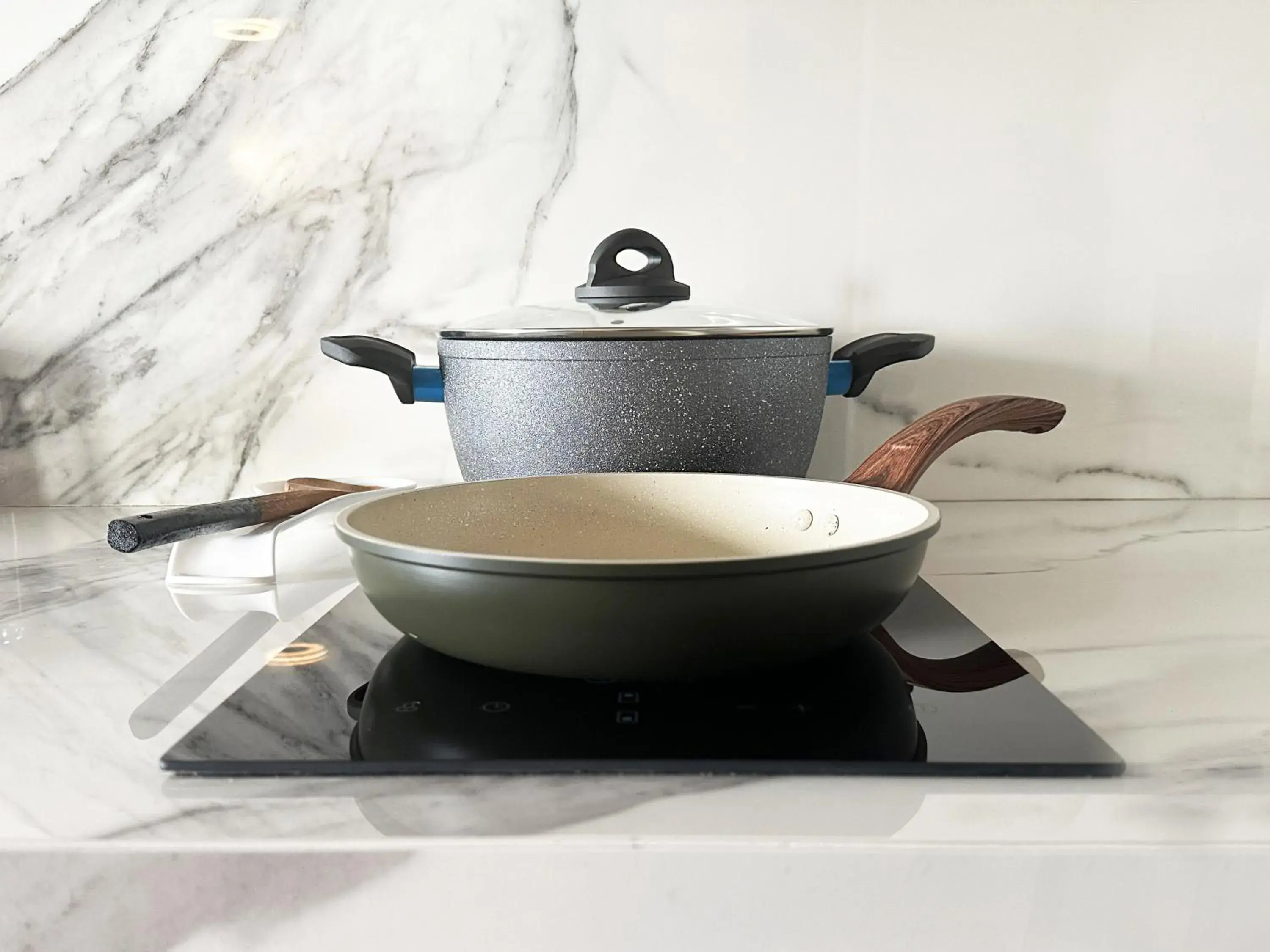 One-Bedroom Apartment with a Hob in The Quality Lodge - Self Check-in One-Bedroom Apartment with a Hob in The Quality Lodge - Self Check-in