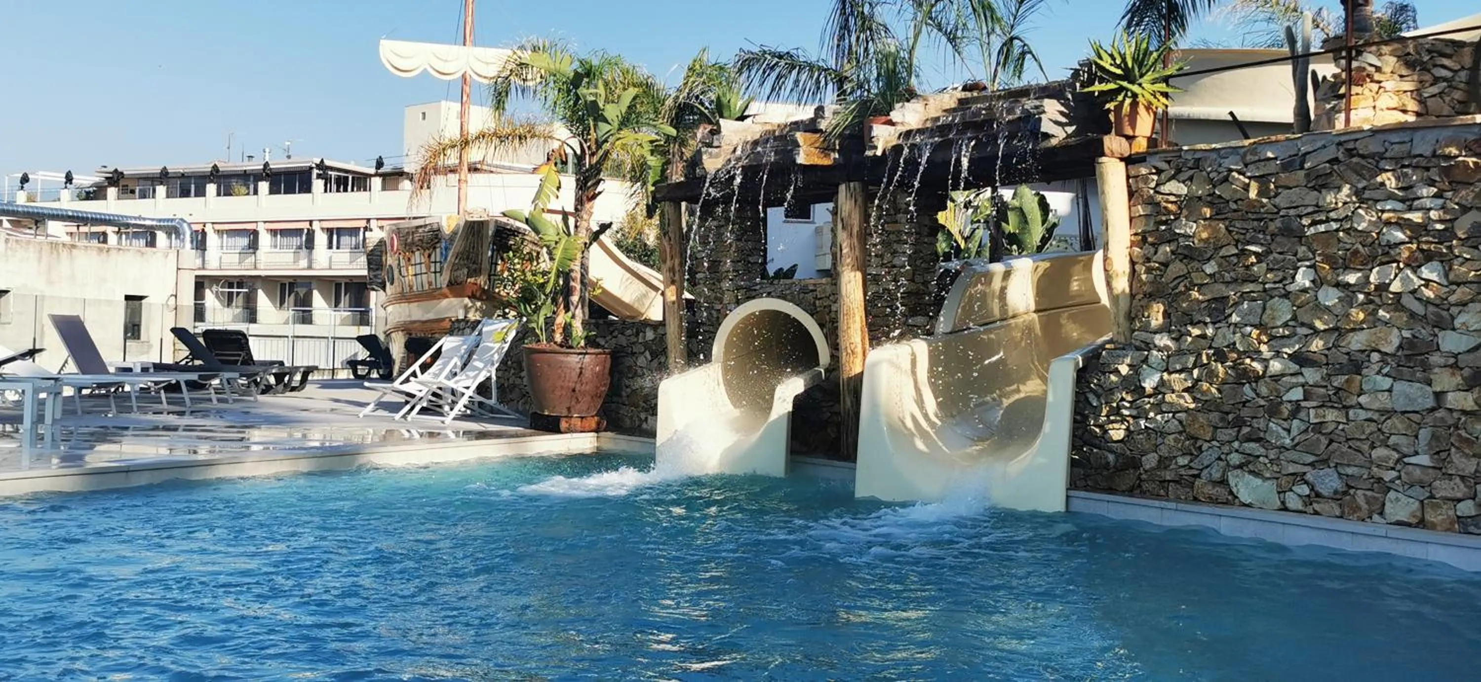 Swimming pool in Hotel Alba Seleqtta