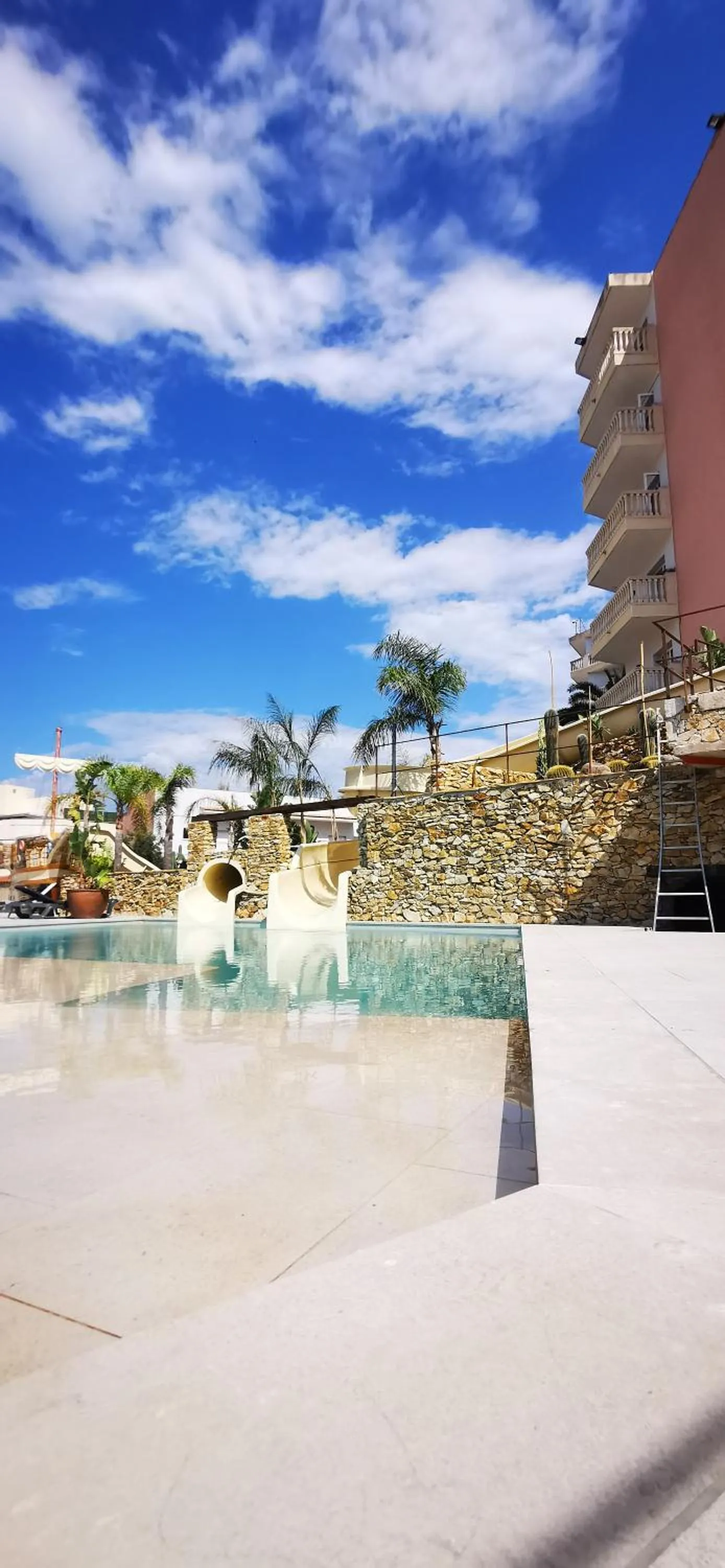 Swimming pool in Hotel Alba Seleqtta