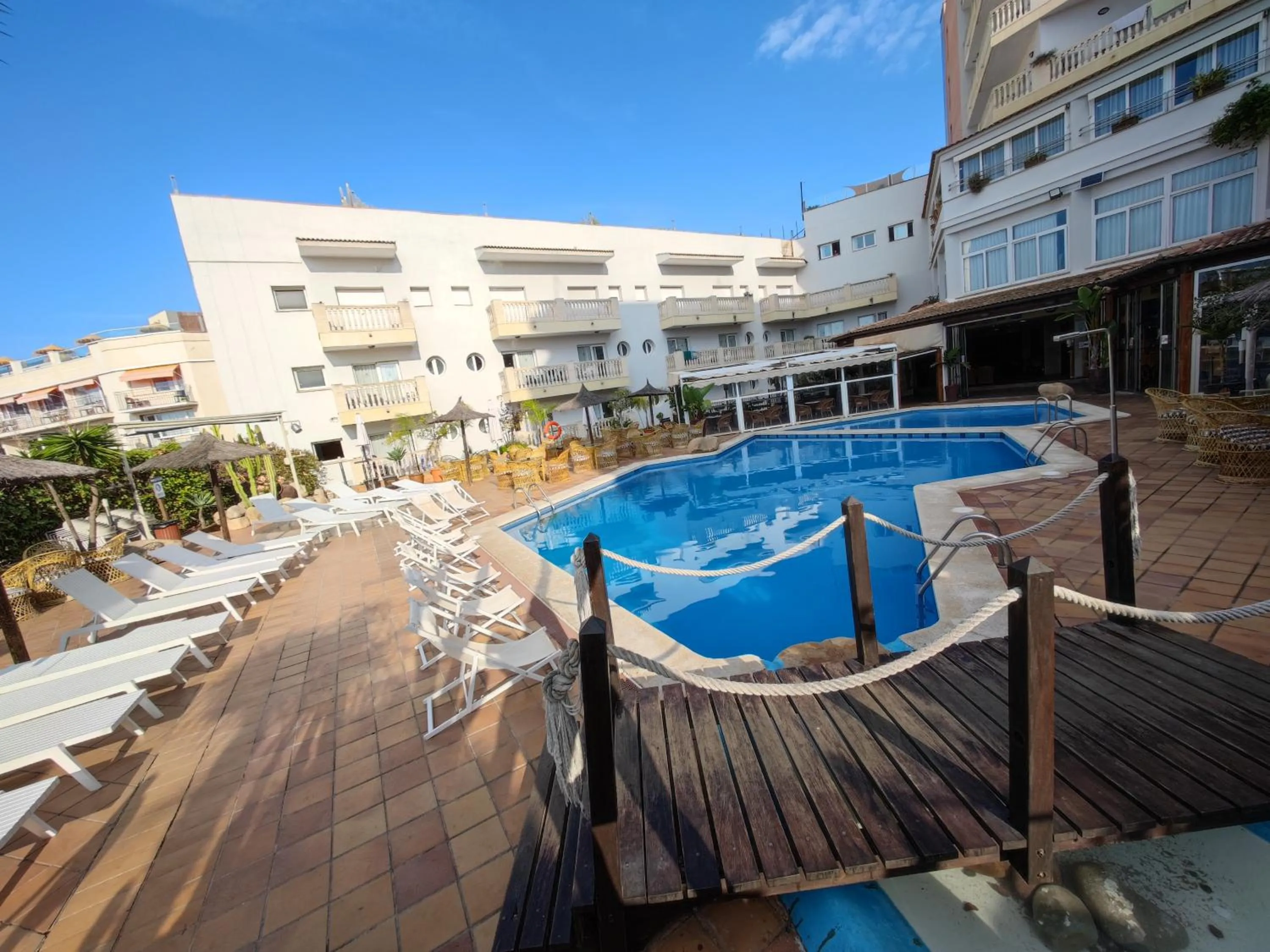 Swimming pool in Hotel Alba Seleqtta