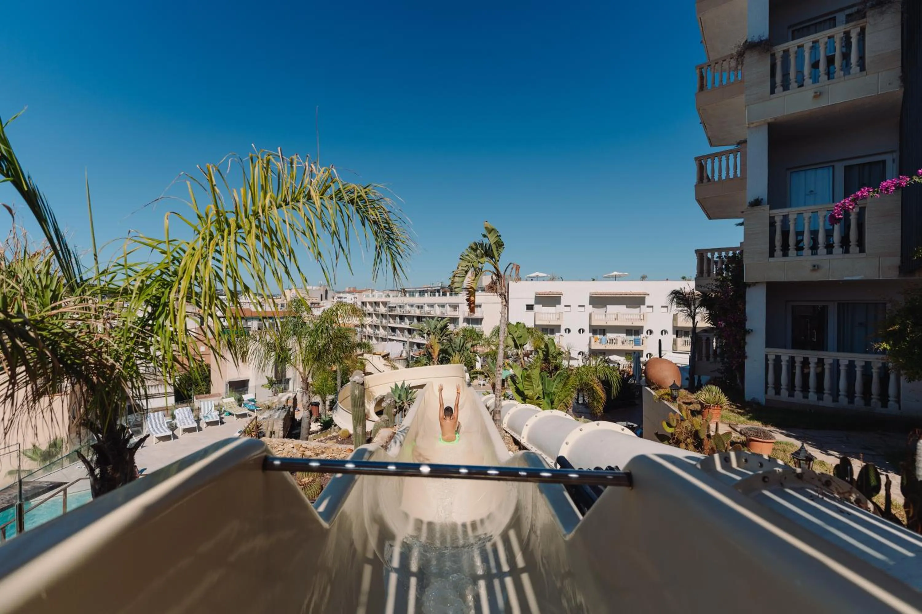 Swimming pool in Hotel Alba Seleqtta