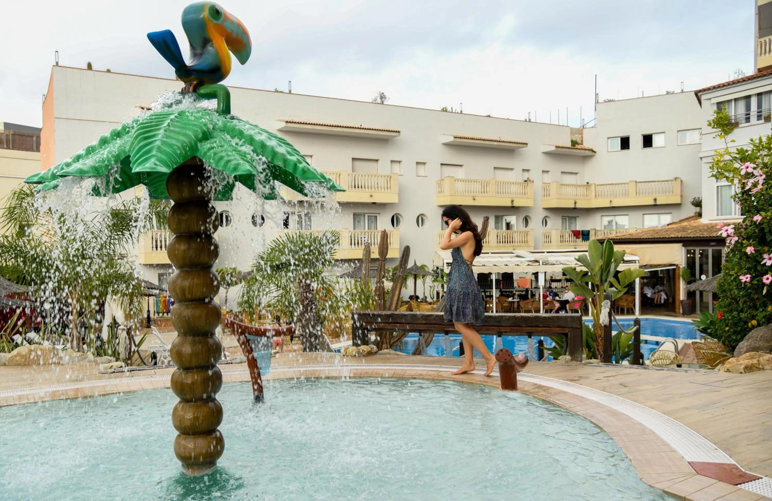 Swimming pool in Hotel Alba Seleqtta