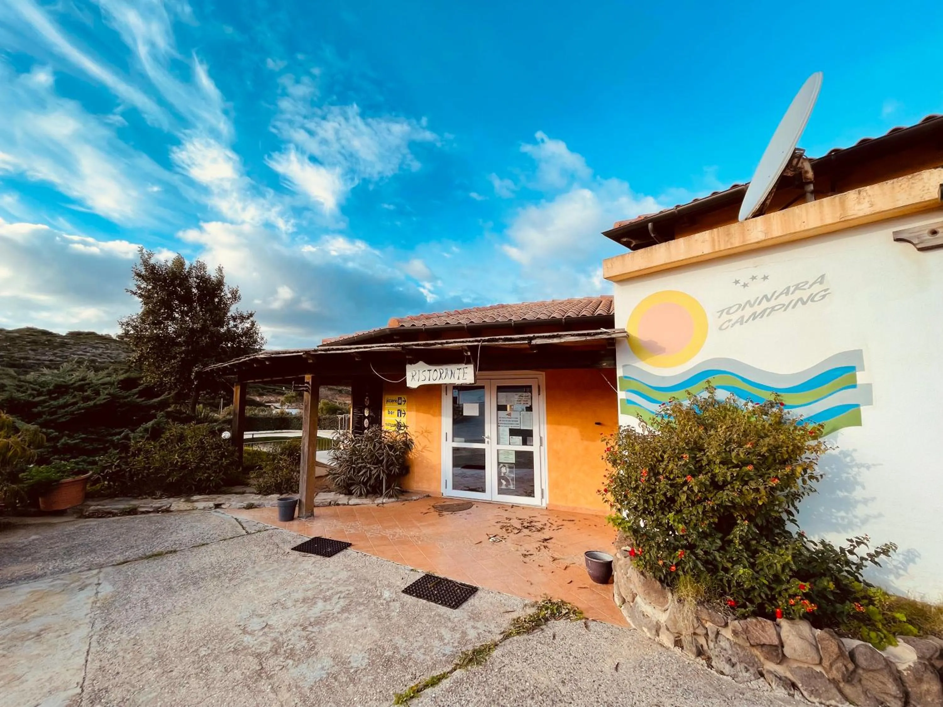 Restaurant/places to eat in Camping Tonnara