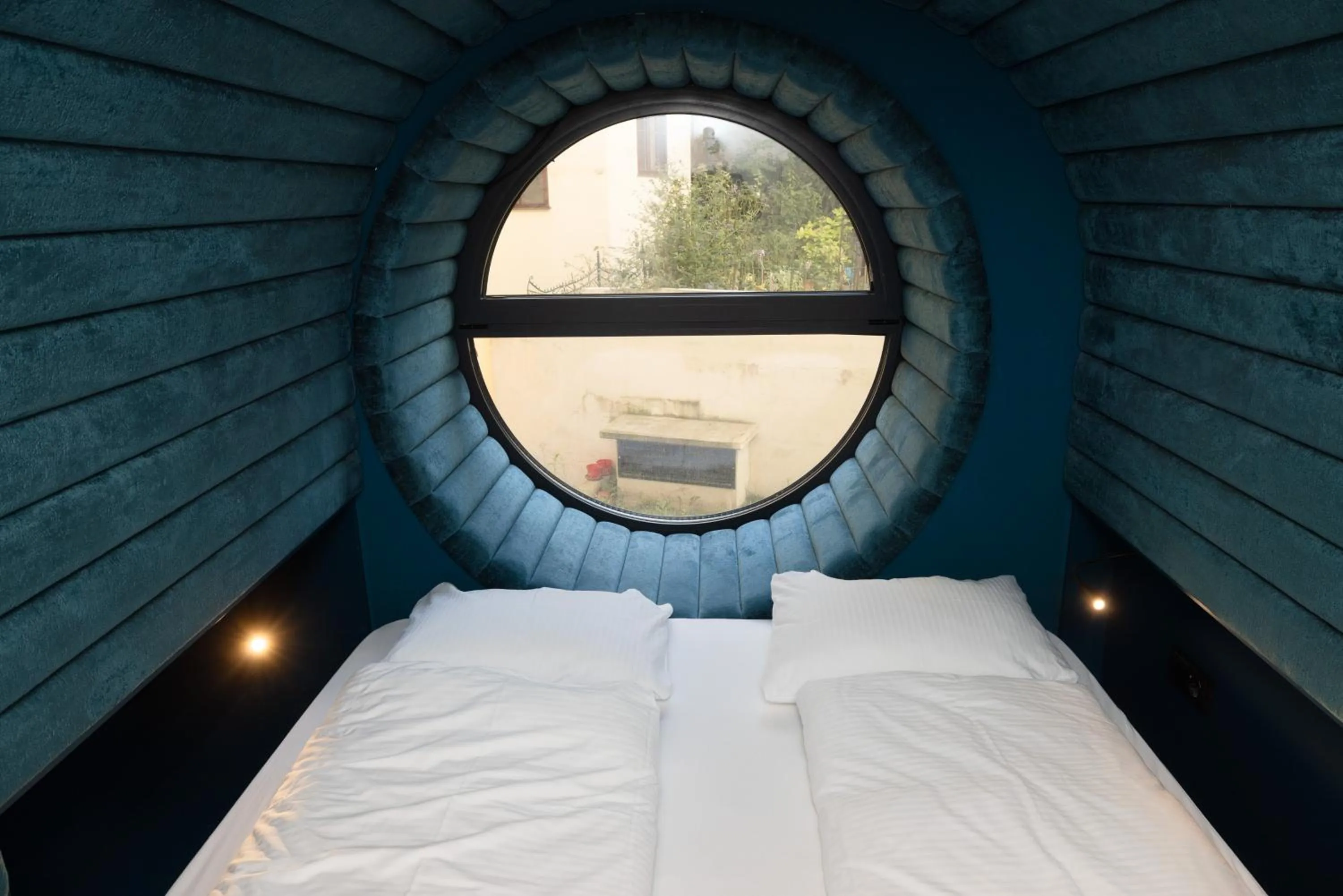 Bedroom, Bed in Fesh Lofts