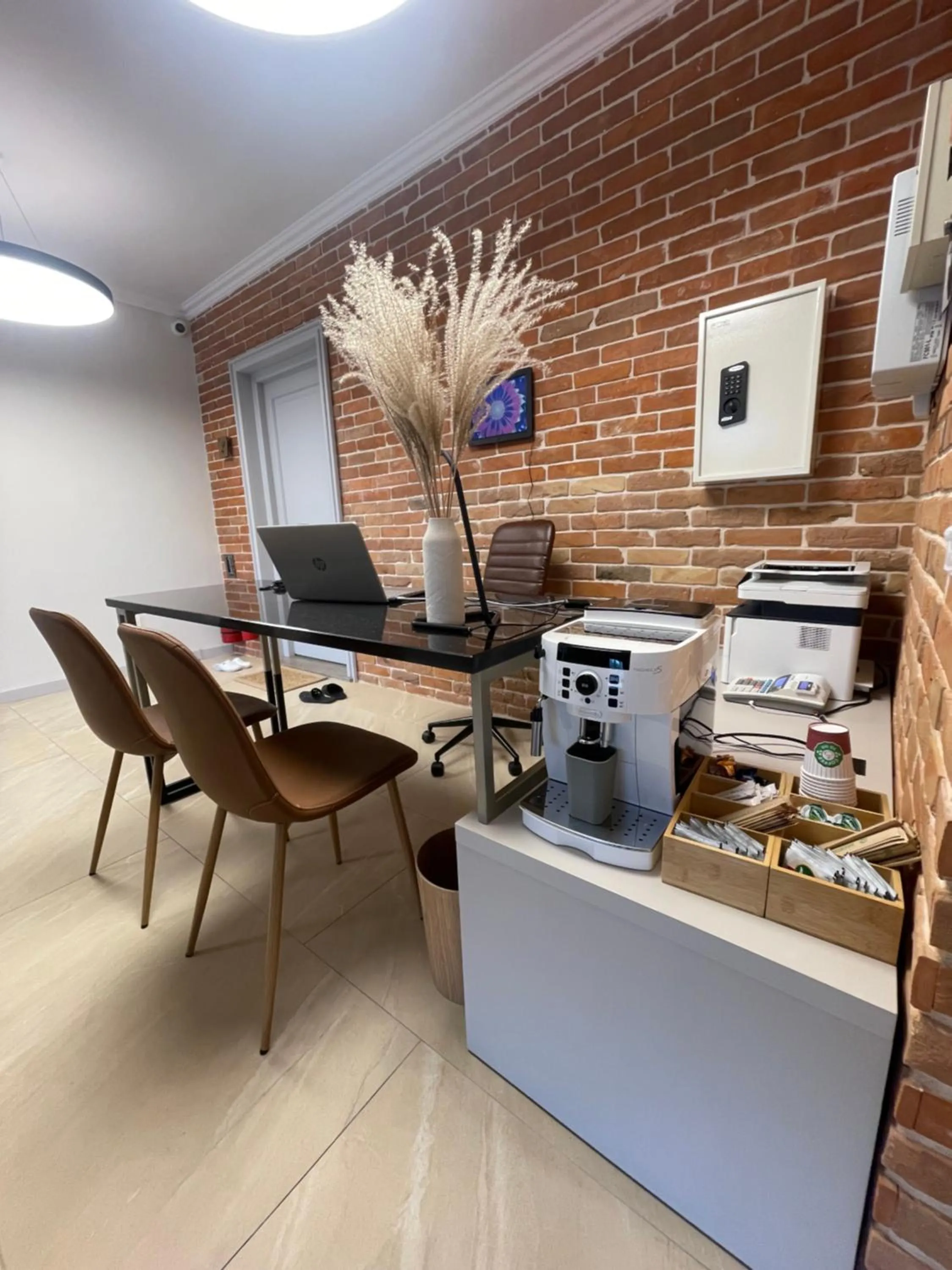 Coffee/tea facilities in First Apartments