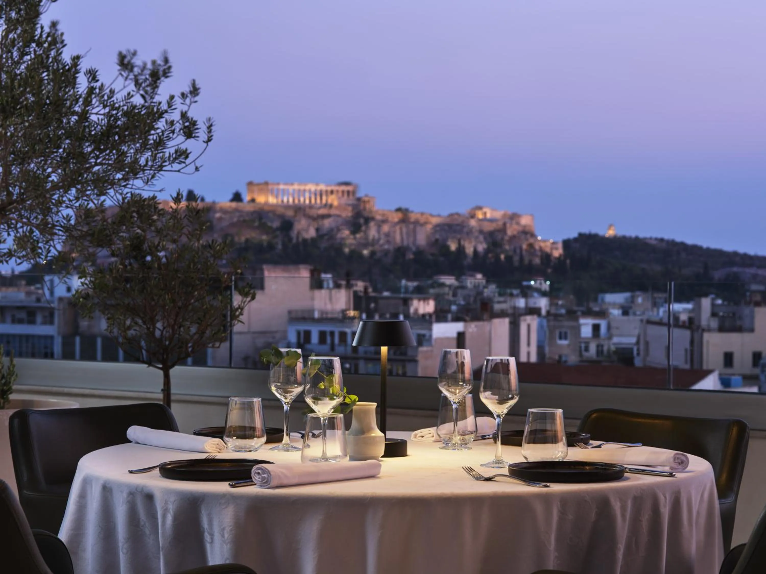 Restaurant/places to eat in Titania Hotel