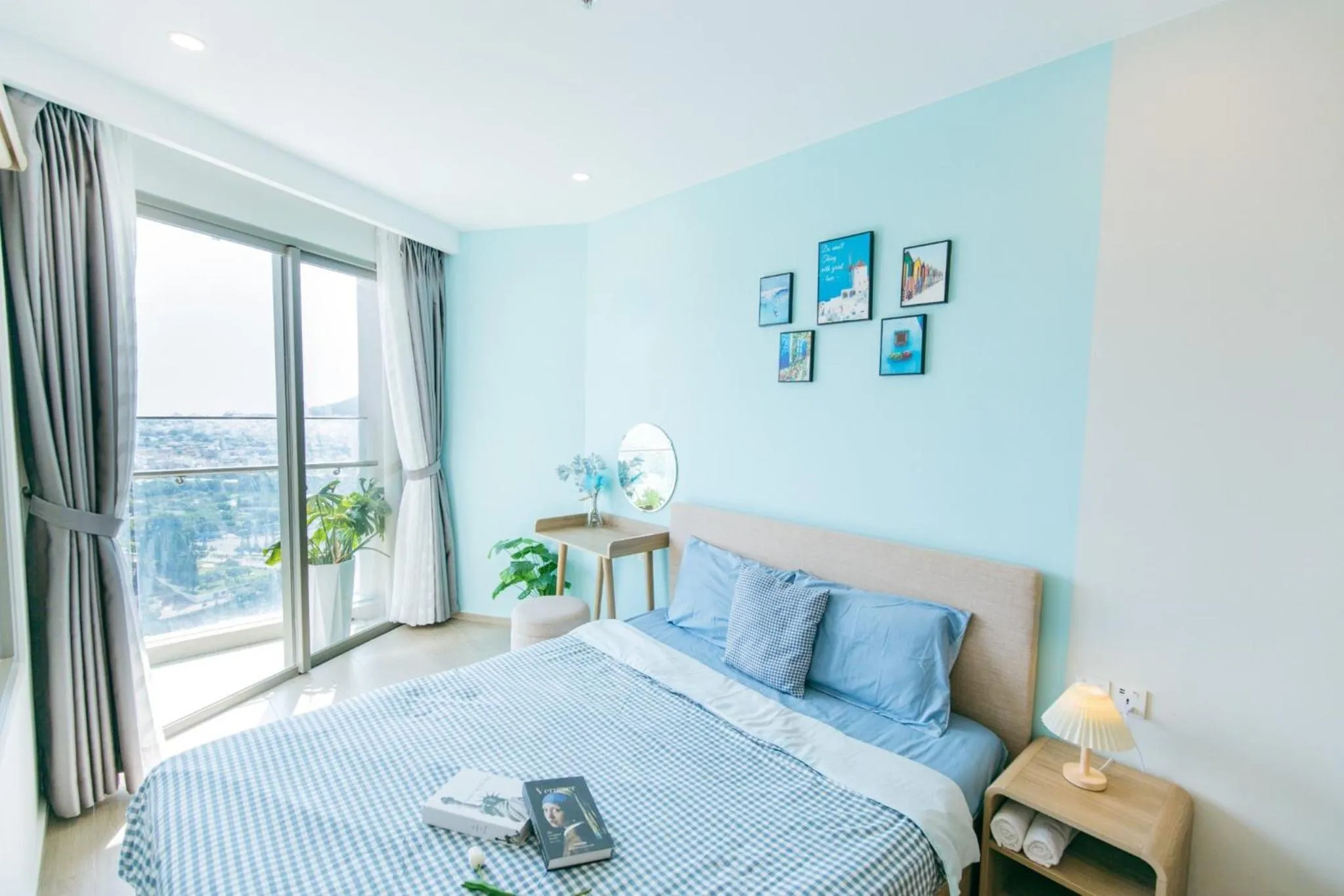 Patio, Bed in MeoMeo Homestay - The Sóng Apartment