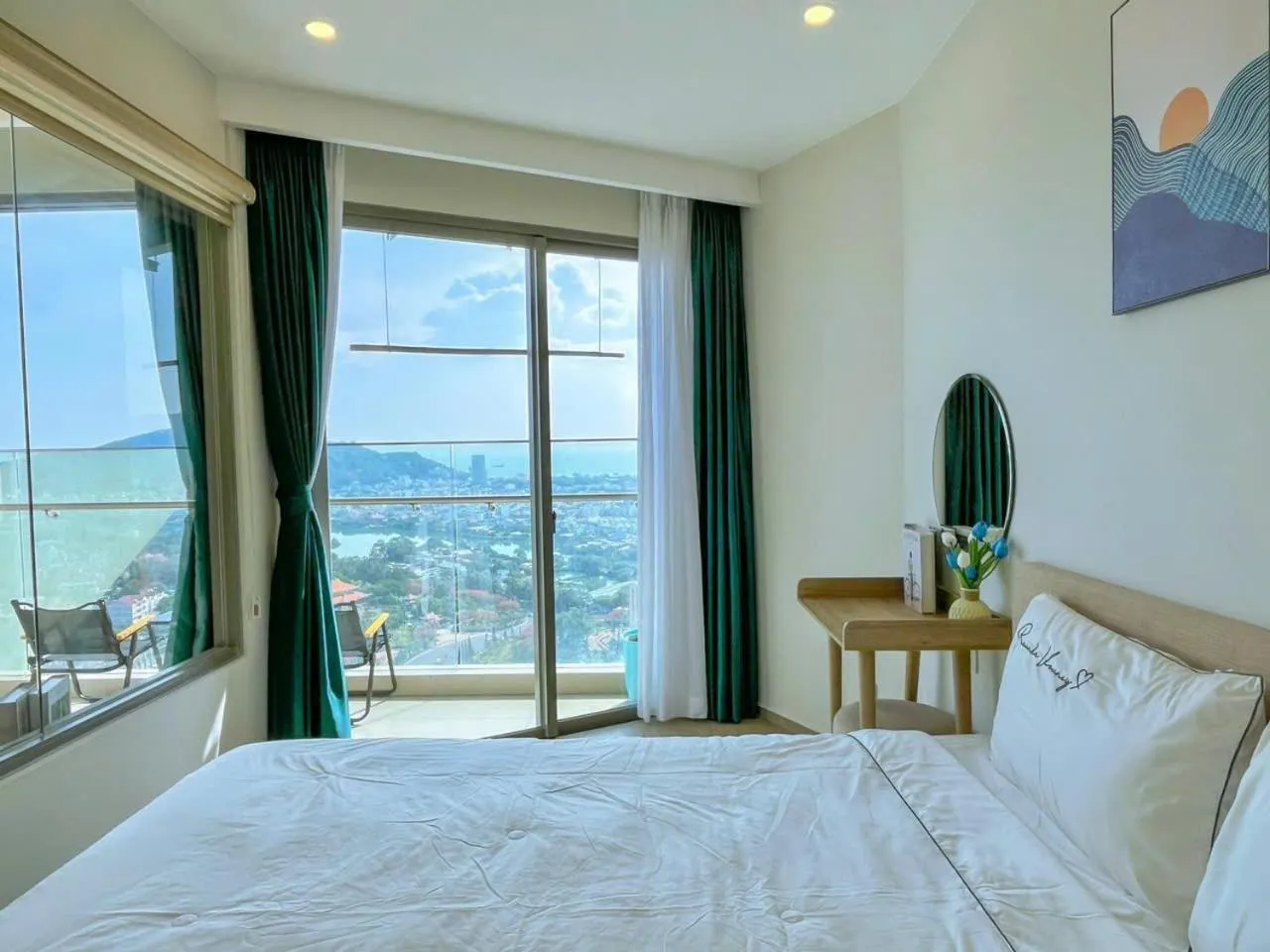 Photo of the whole room, Bed in MeoMeo Homestay - The Sóng Apartment