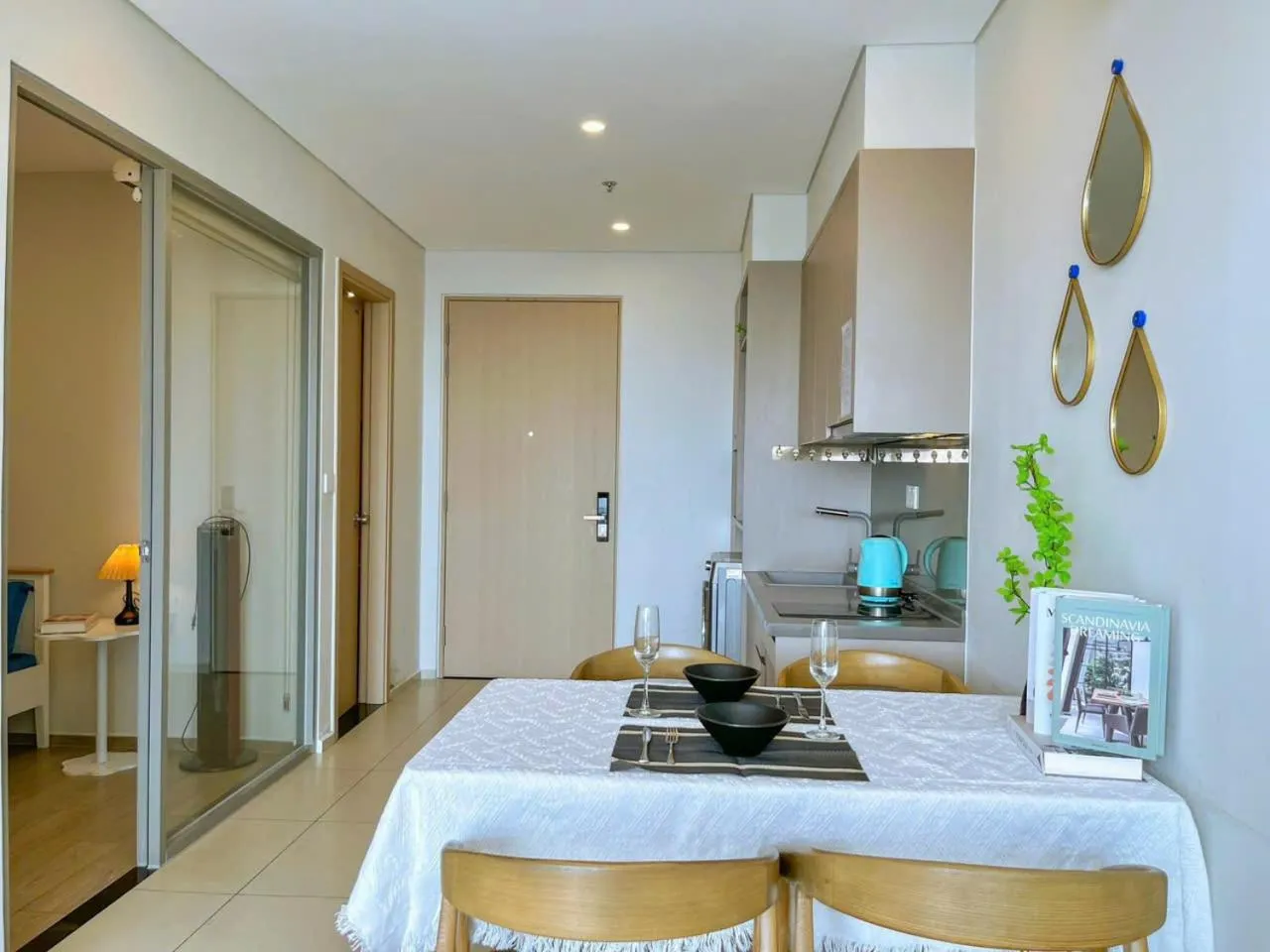 Kitchen or kitchenette in MeoMeo Homestay - The Sóng Apartment