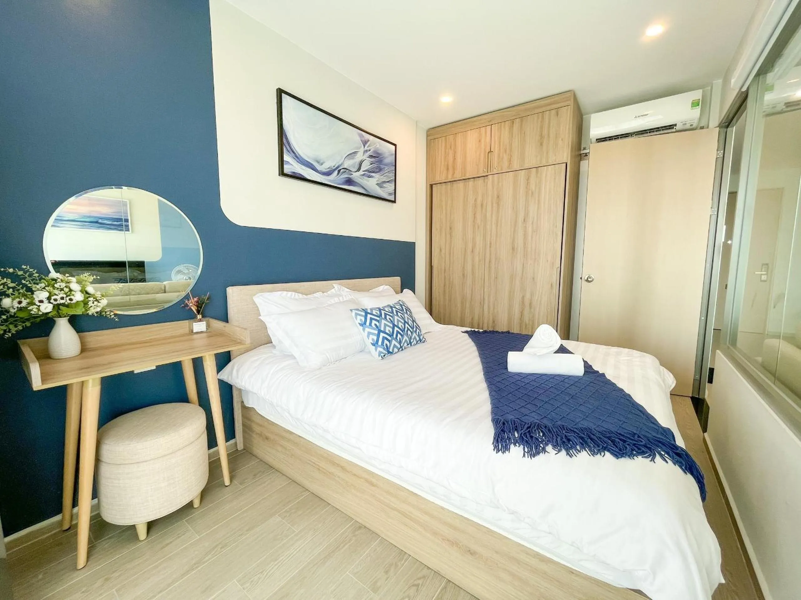 TV and multimedia, Bed in MeoMeo Homestay - The Sóng Apartment