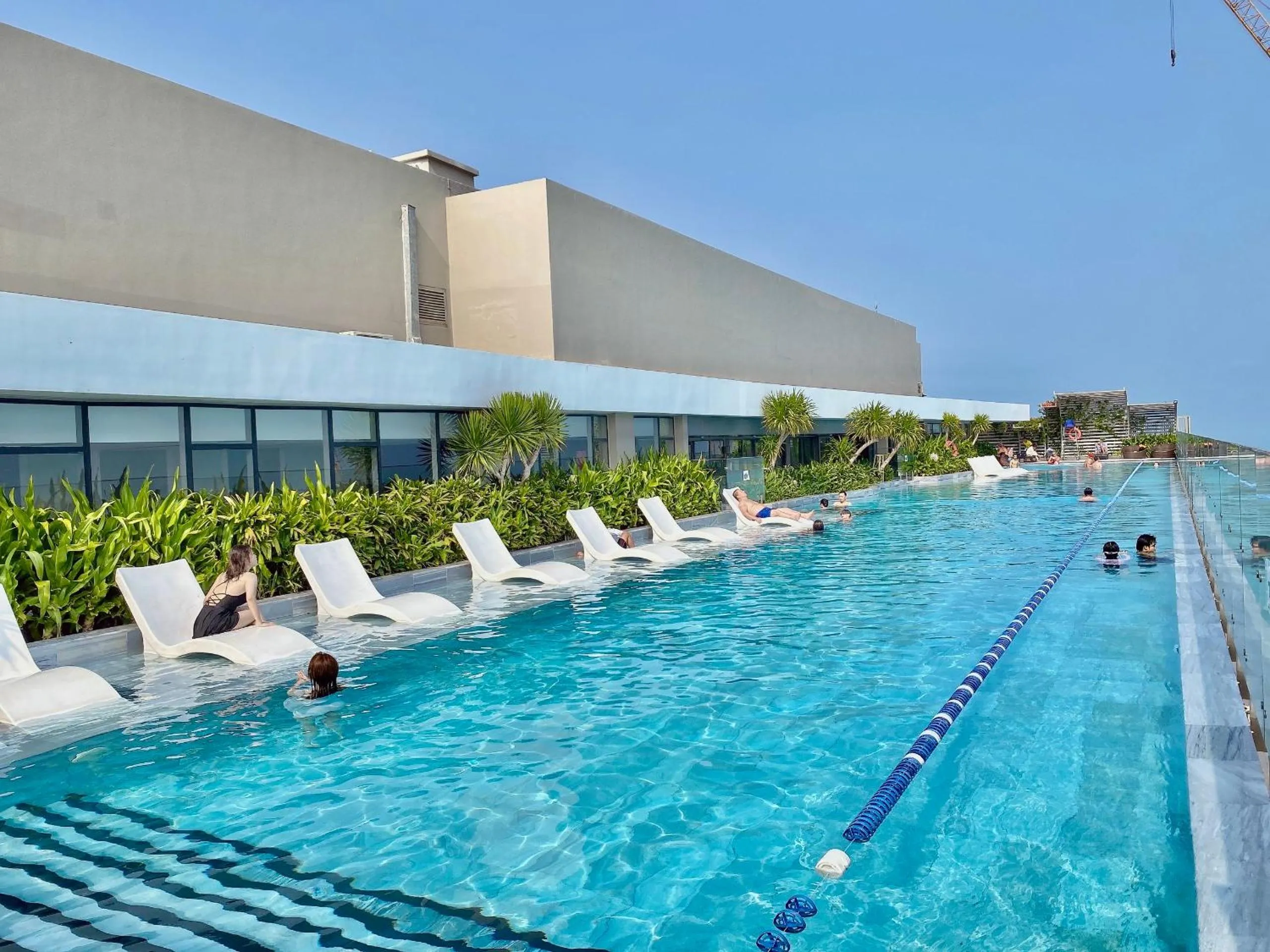 Swimming pool in MeoMeo Homestay - The Sóng Apartment