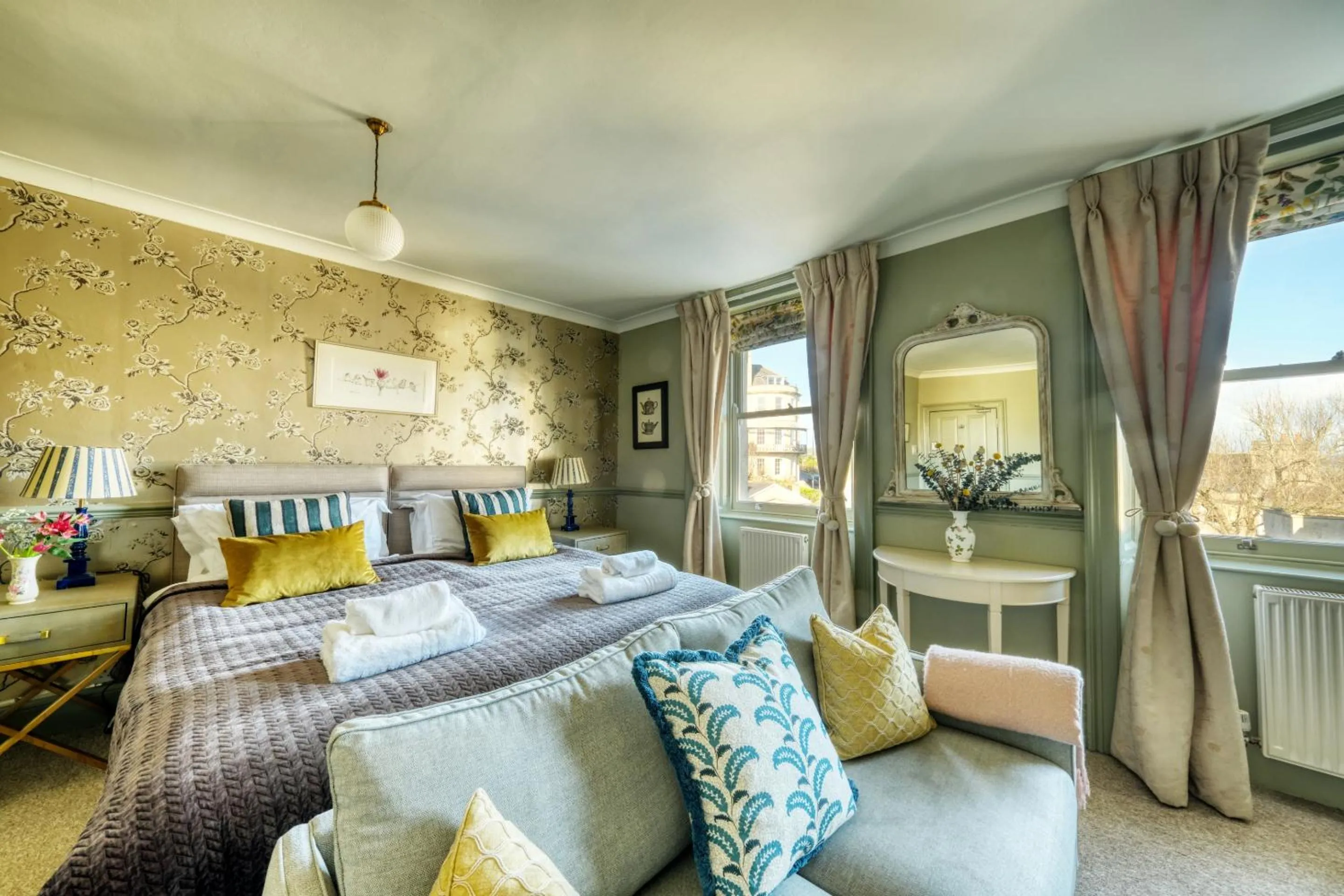 Bedroom, Bed in Hill House