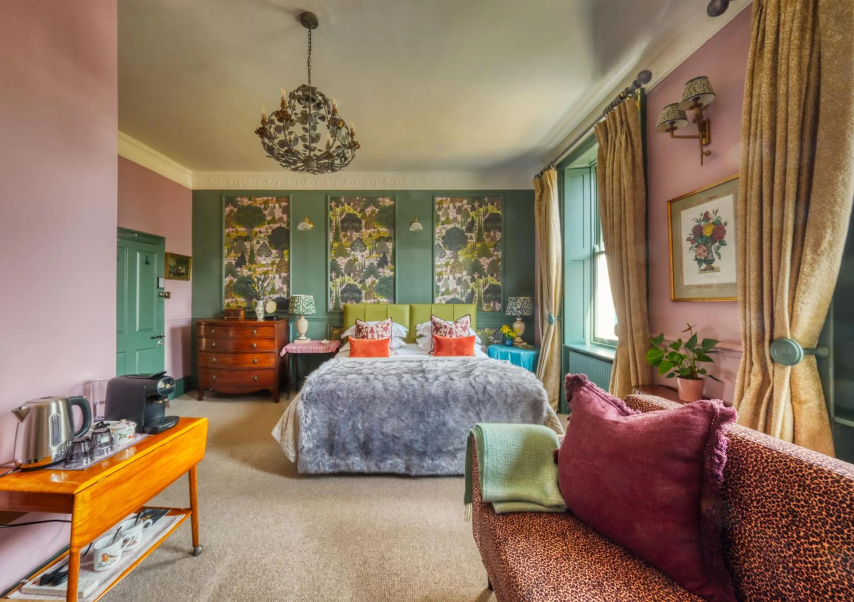 Bedroom, Bed in Hill House